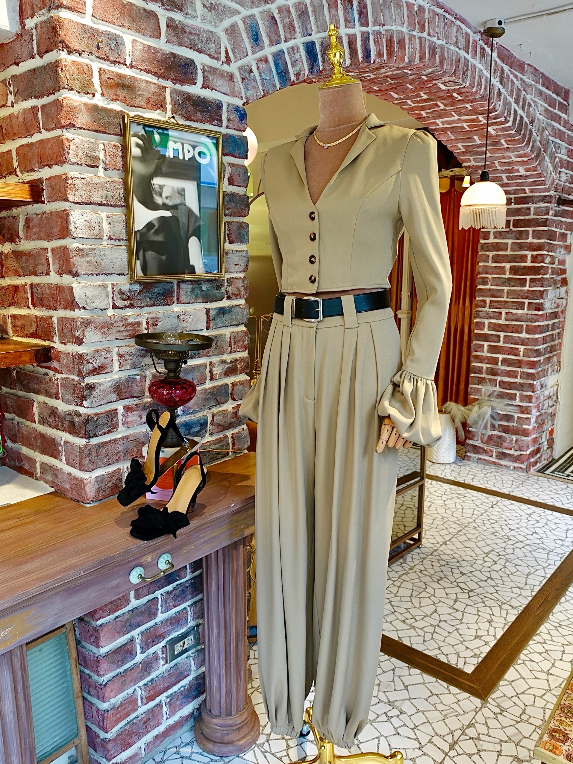 N.Y Chic奶油褐色上衣+腰帶氣球長褲套裝