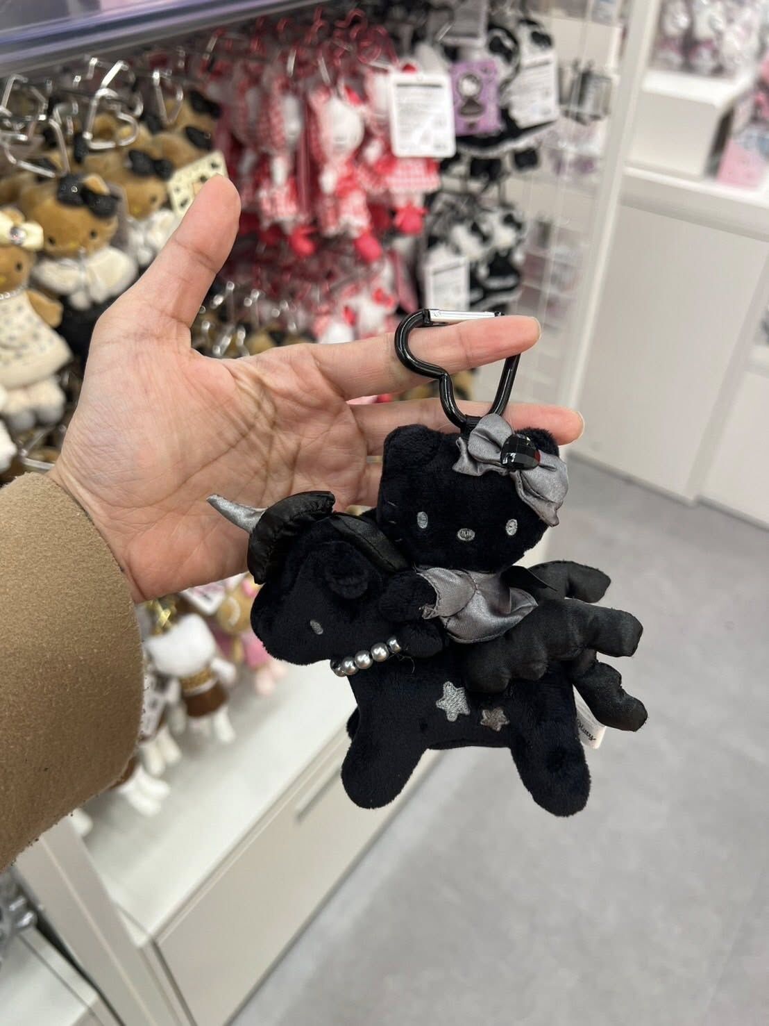 【逢甲 FUZZY】<限時預購> 日本限定 Hello Kitty 黑皮 黑天鵝 獨角獸 吊飾