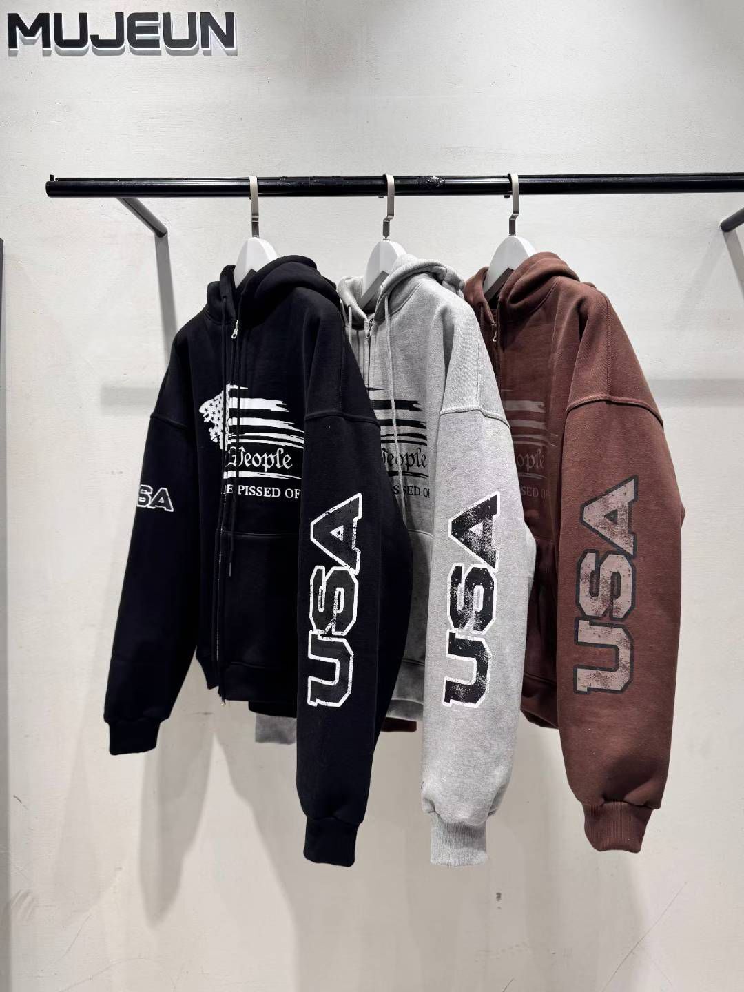 英文字圖案連帽拉鍊外套(薄抓毛底) MUJEUN-001JK