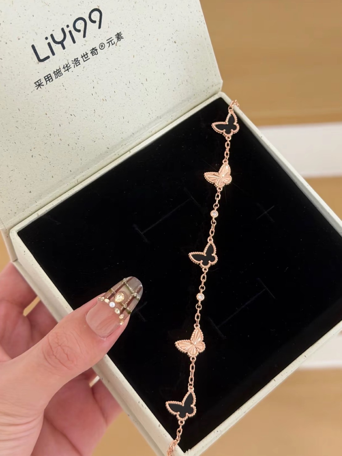 LIYI99 施華洛世奇鑽 五花蝴蝶 銀 手鏈