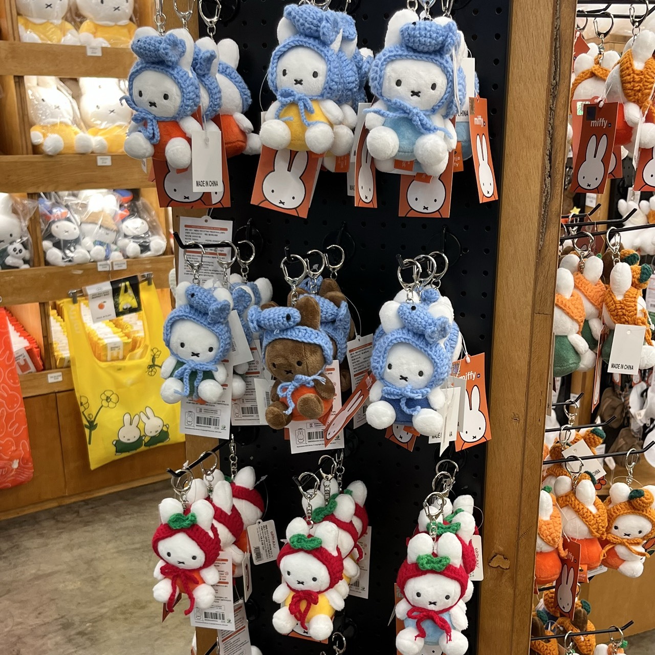 韓國濟州島限定 !!  Miffy 米菲戴蘋果帽 毛絨吊飾玩偶