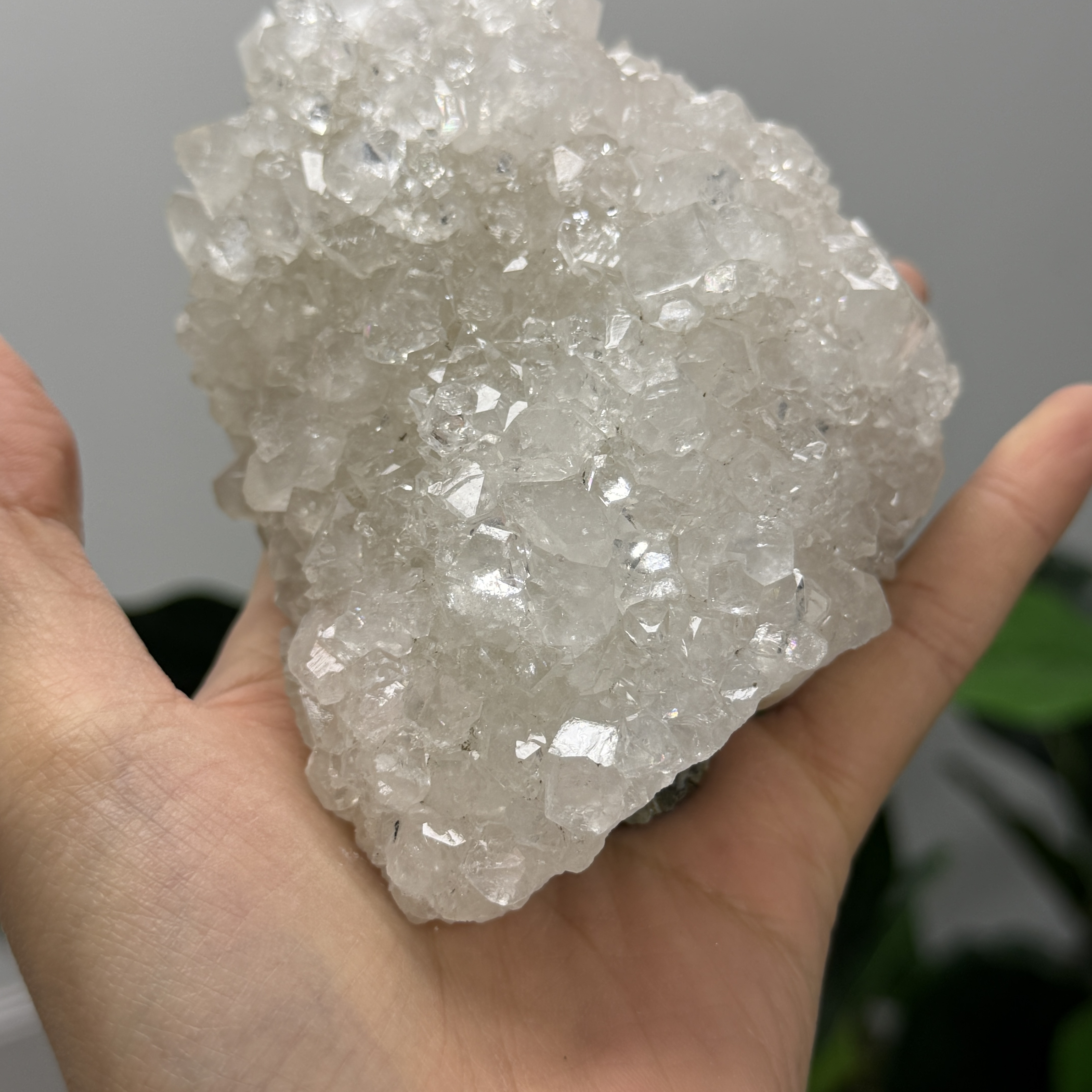 魚眼石 735g AP1539