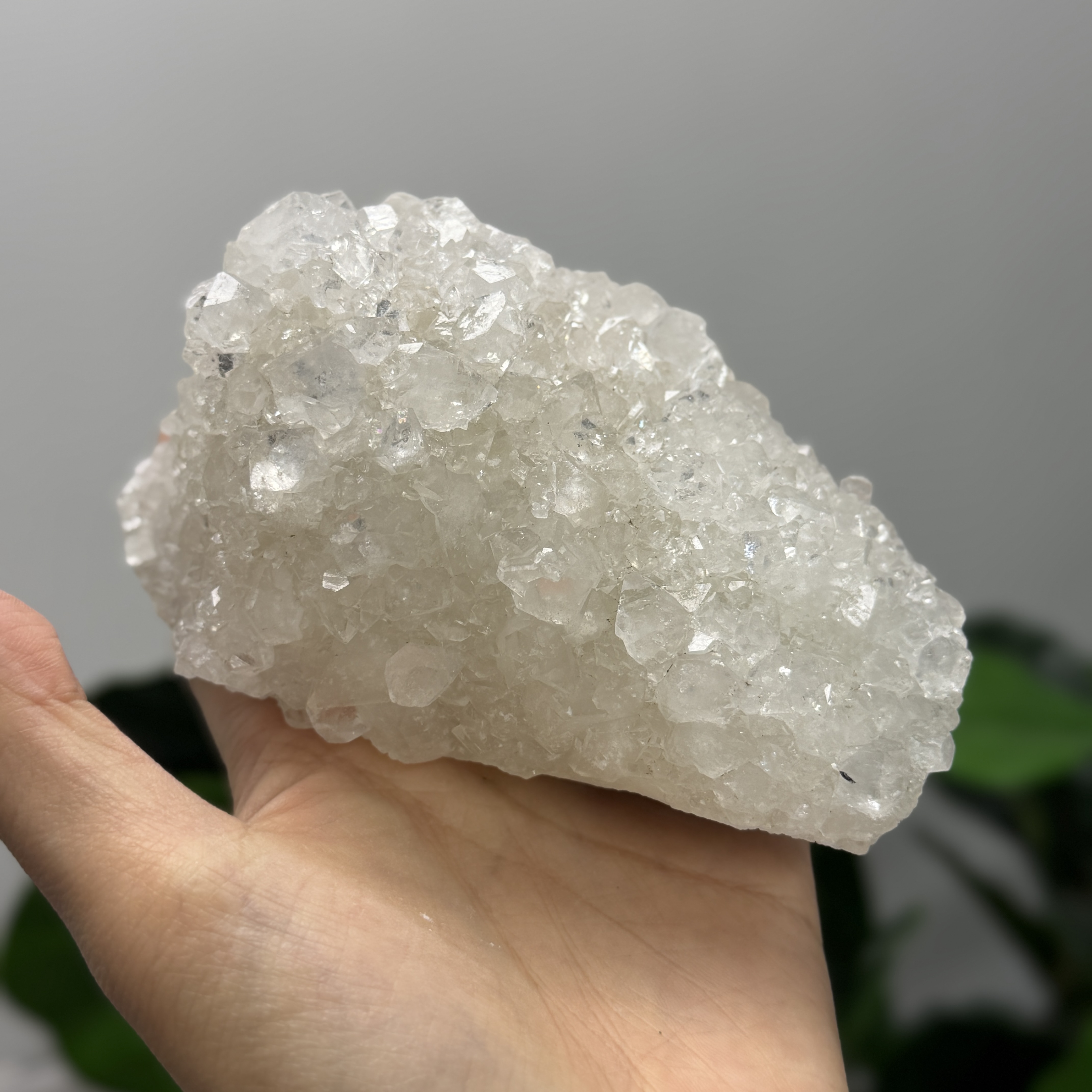 魚眼石 735g AP1539