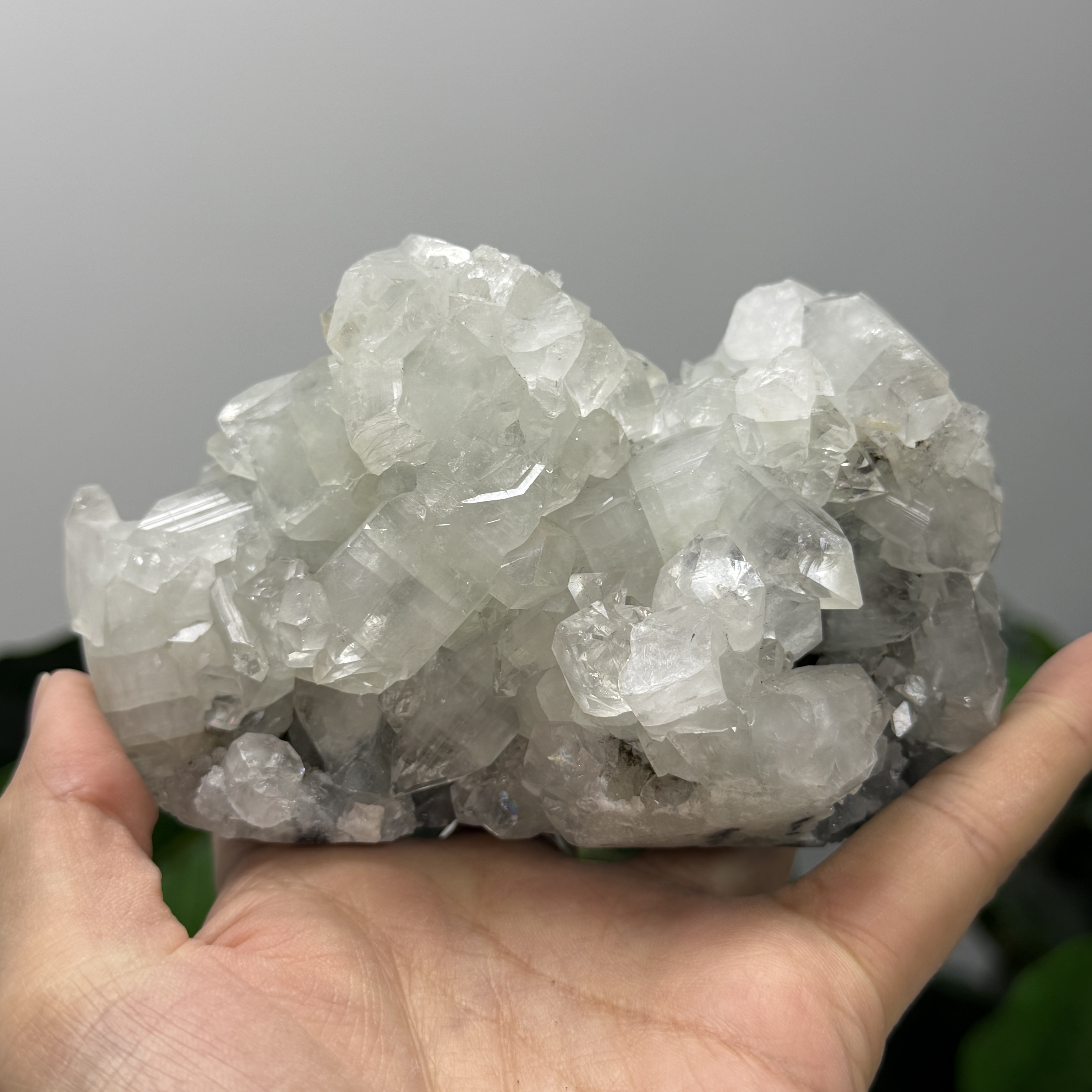 魚眼石 594g AP1536