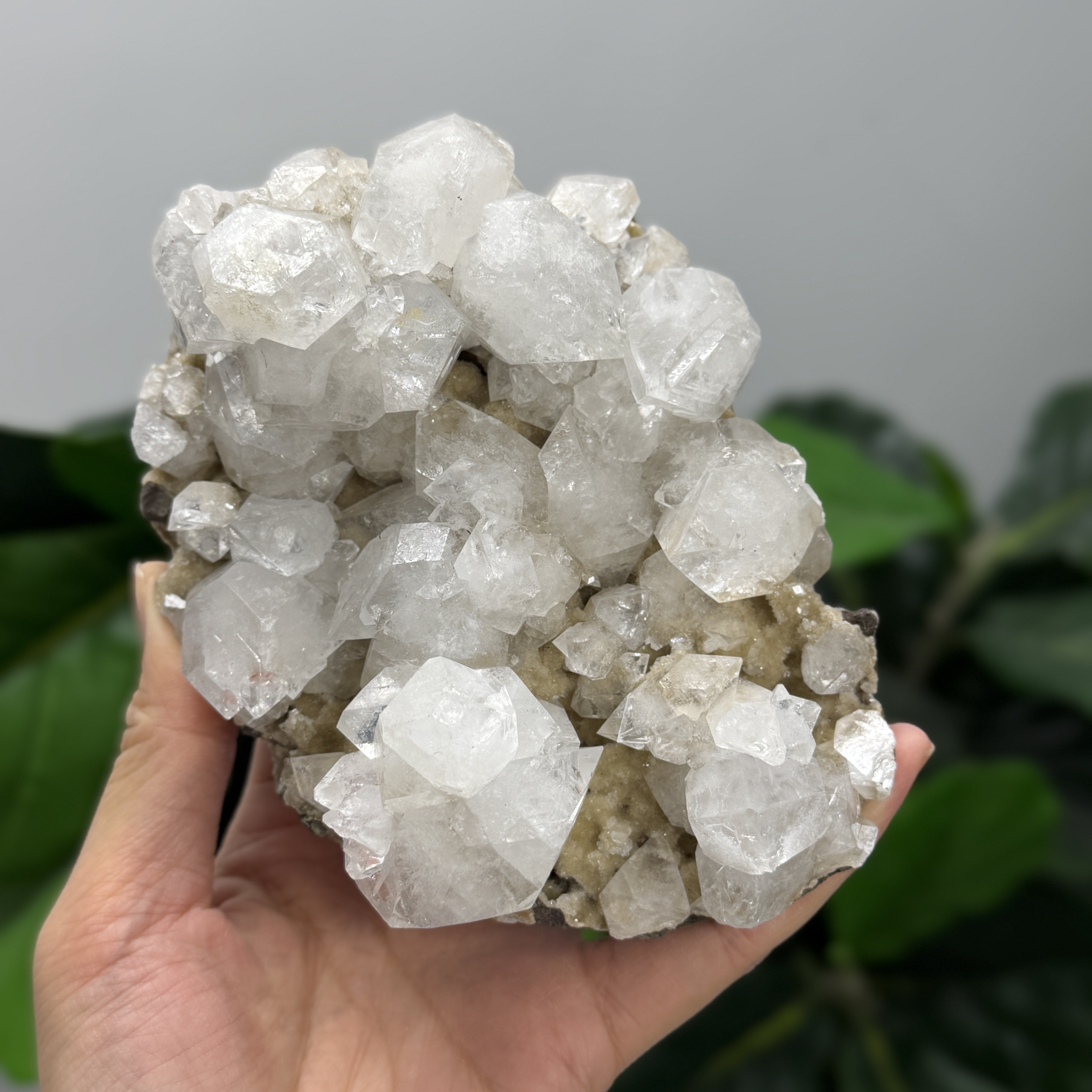 魚眼石 675g AP1534