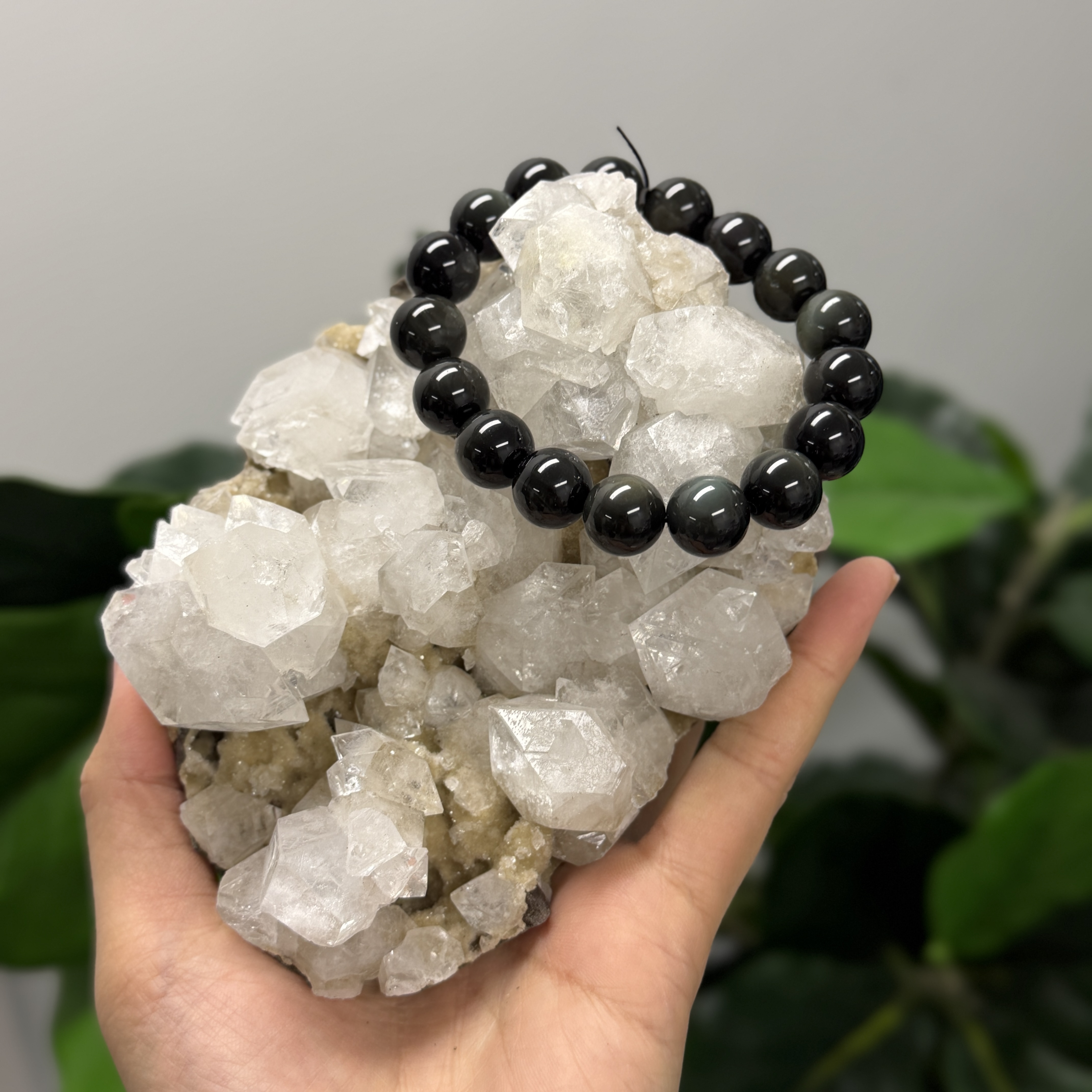 魚眼石 675g AP1534