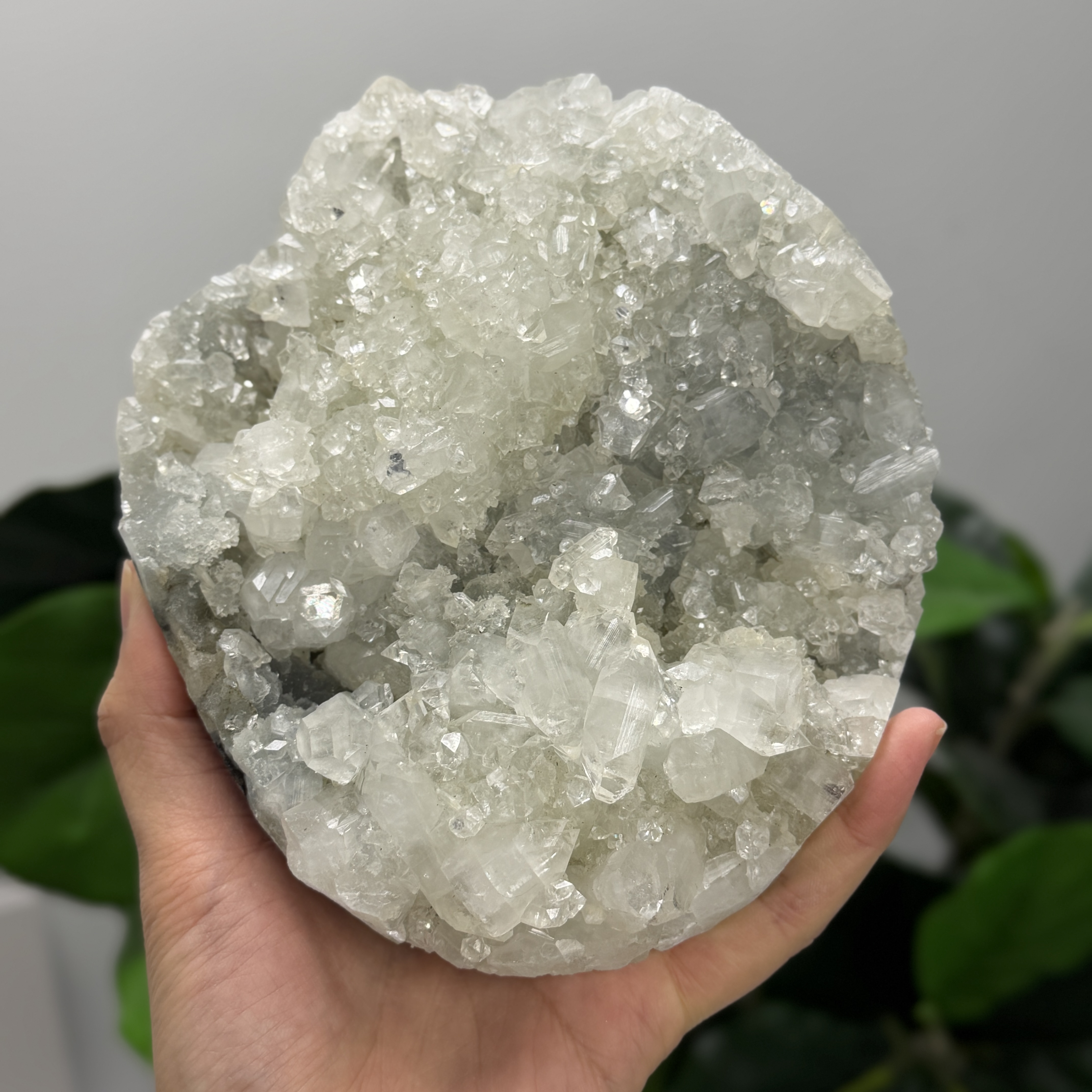 魚眼石 1341g AP1532