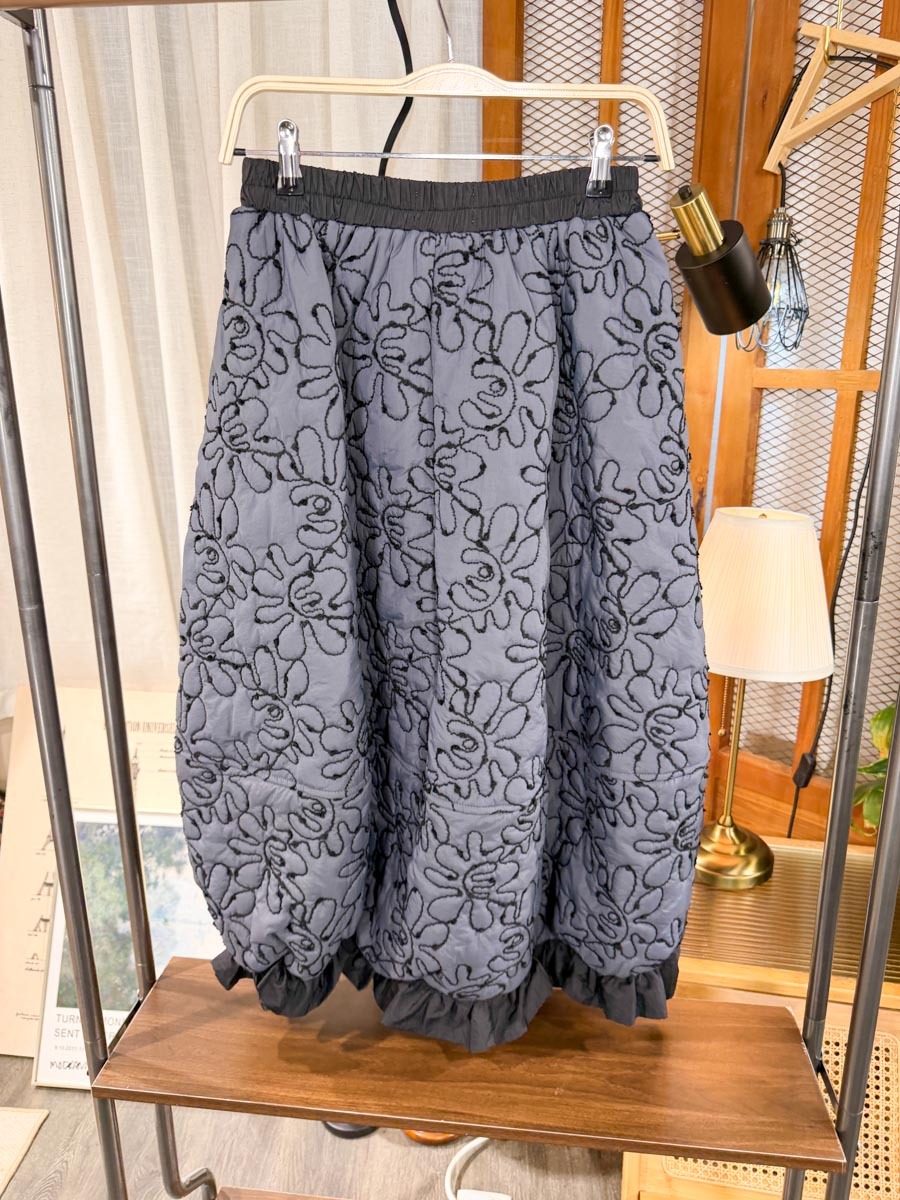 開倉低至半價😱FINALSALE📣 橡根腰．花花刺繡．風褸料 夾棉半截裙 (有袋)【不設退換】