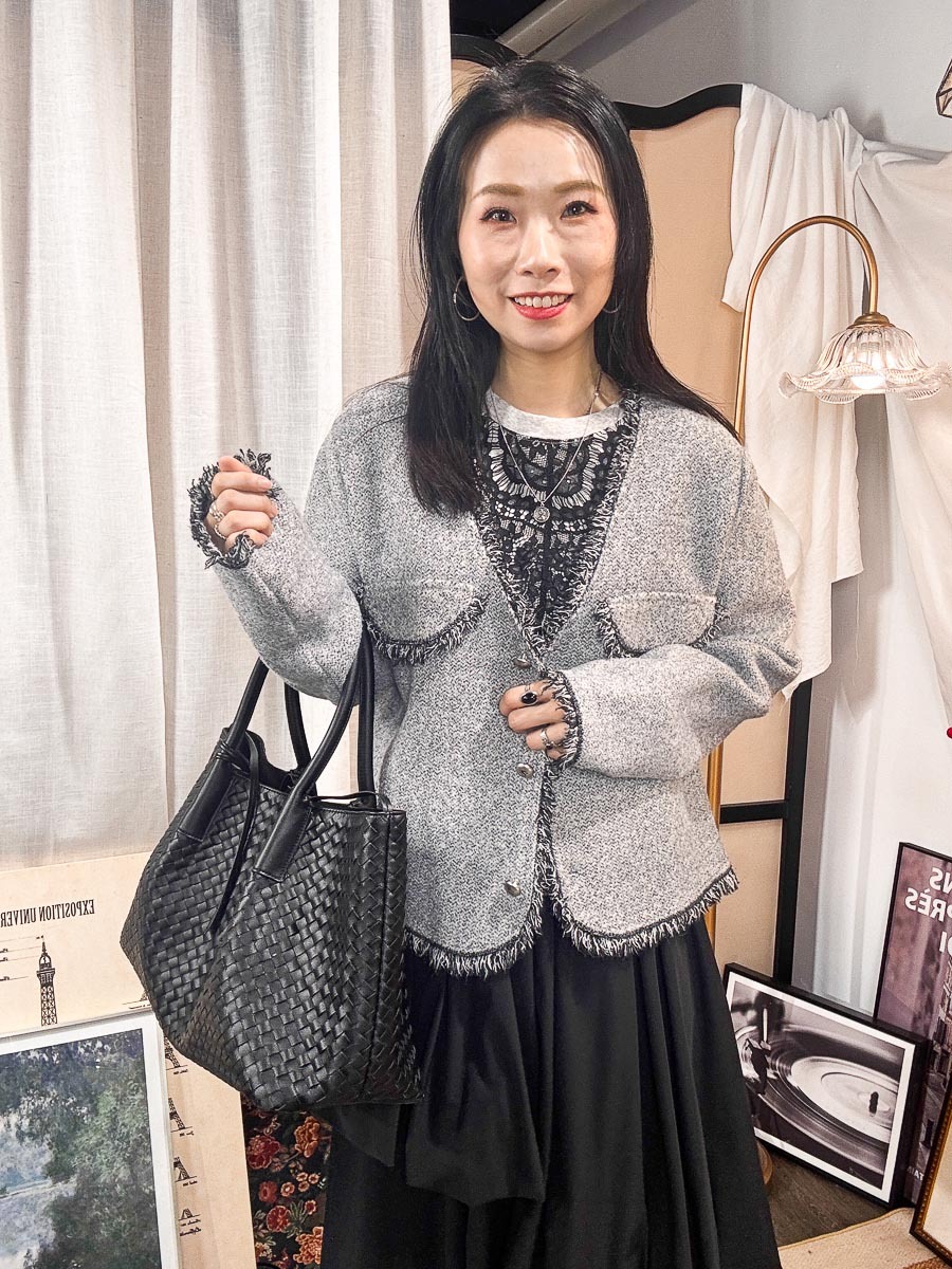 開倉低至半價😱FINALSALE📣 全開胸扣鈕．SOSO邊．毛毛冷料外套 【不設退換】