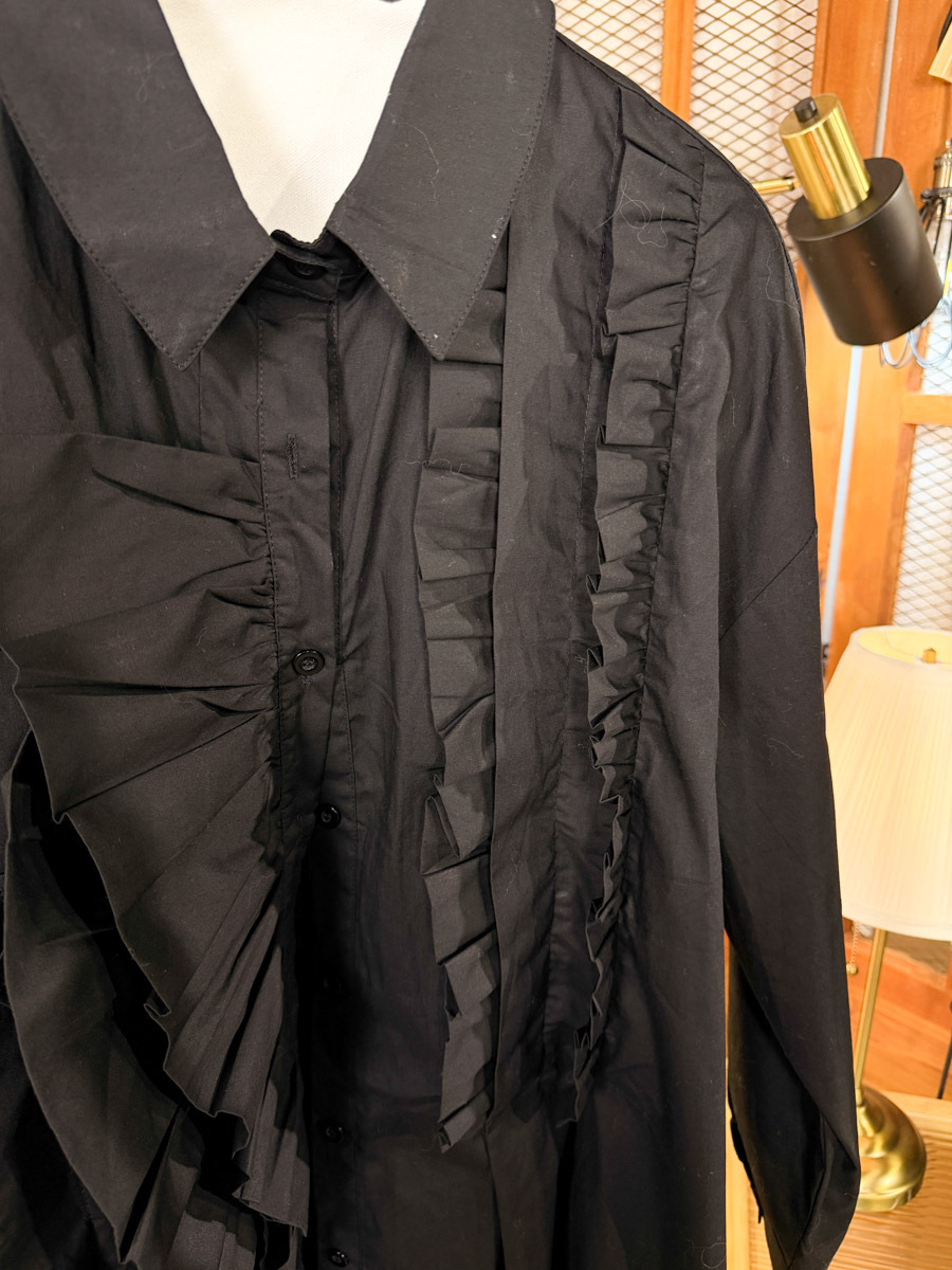 開倉低至半價😱FINALSALE📣 全開胸扣鈕．RUFFLE邊．恤衫料TOP【不設退換】