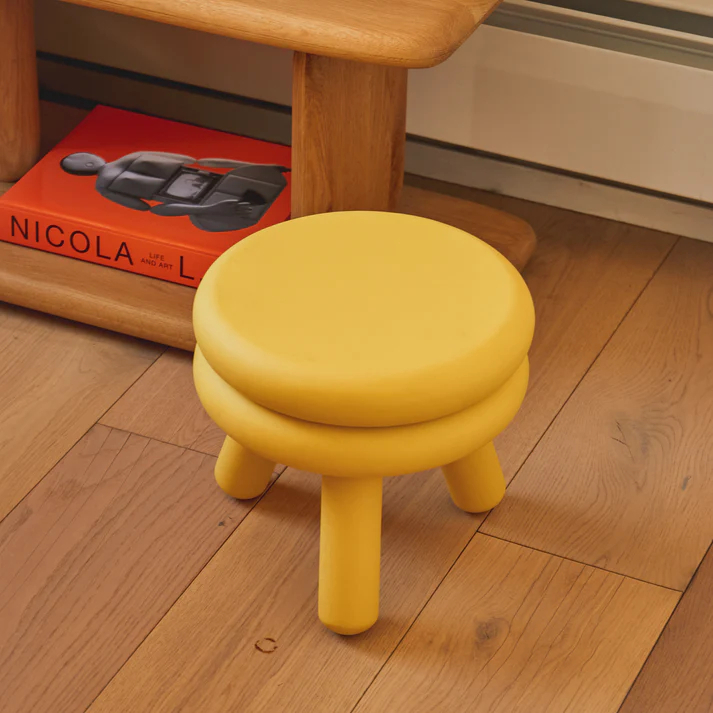 Steven Bukowski-椅凳，作為小邊桌，放置植物盆栽，或是溫馨座位，都為空間增添溫暖與趣味