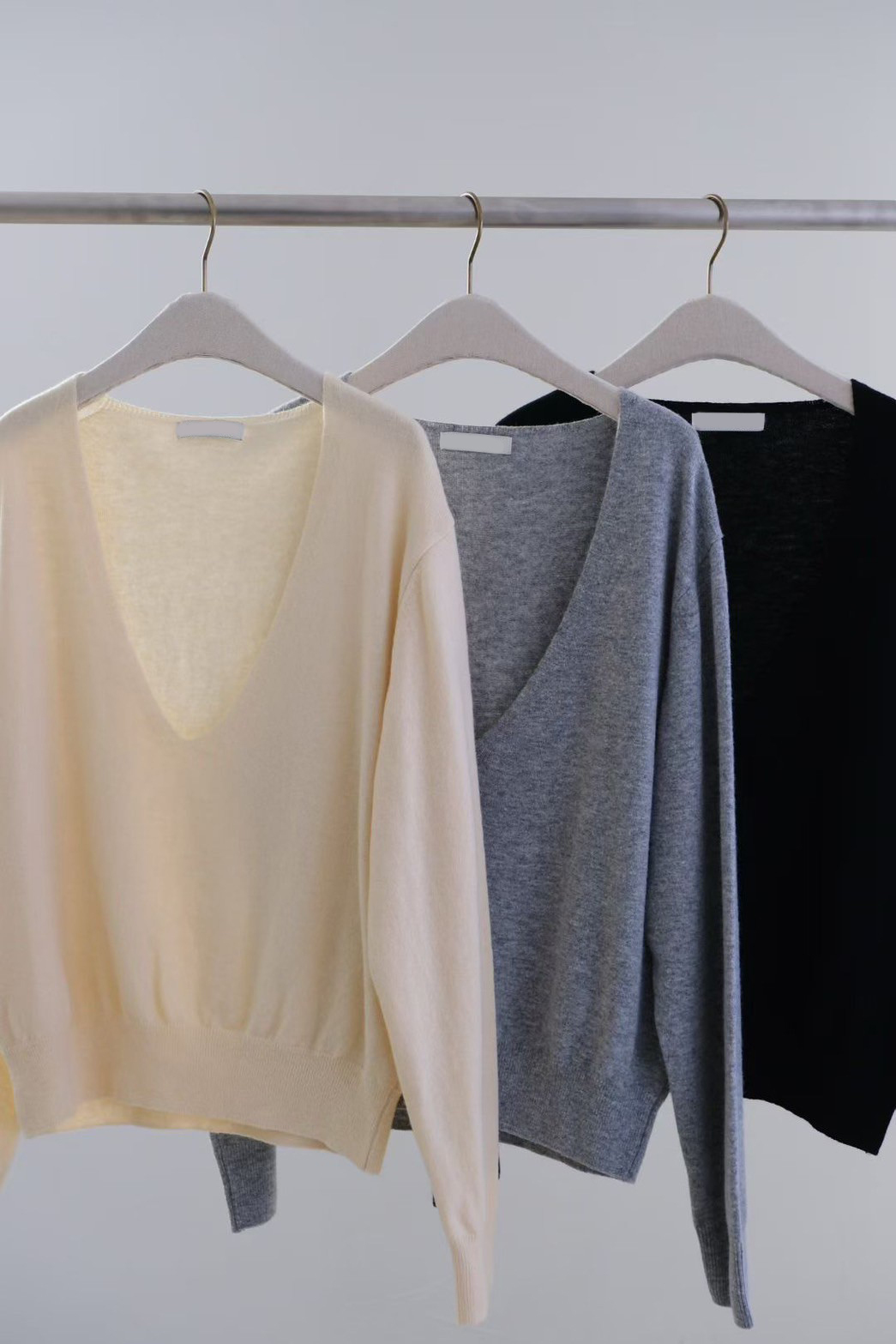 溫柔女子深V領針織上衣 / 3色