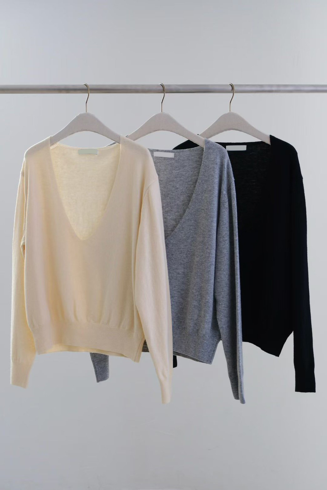 溫柔女子深V領針織上衣 / 3色