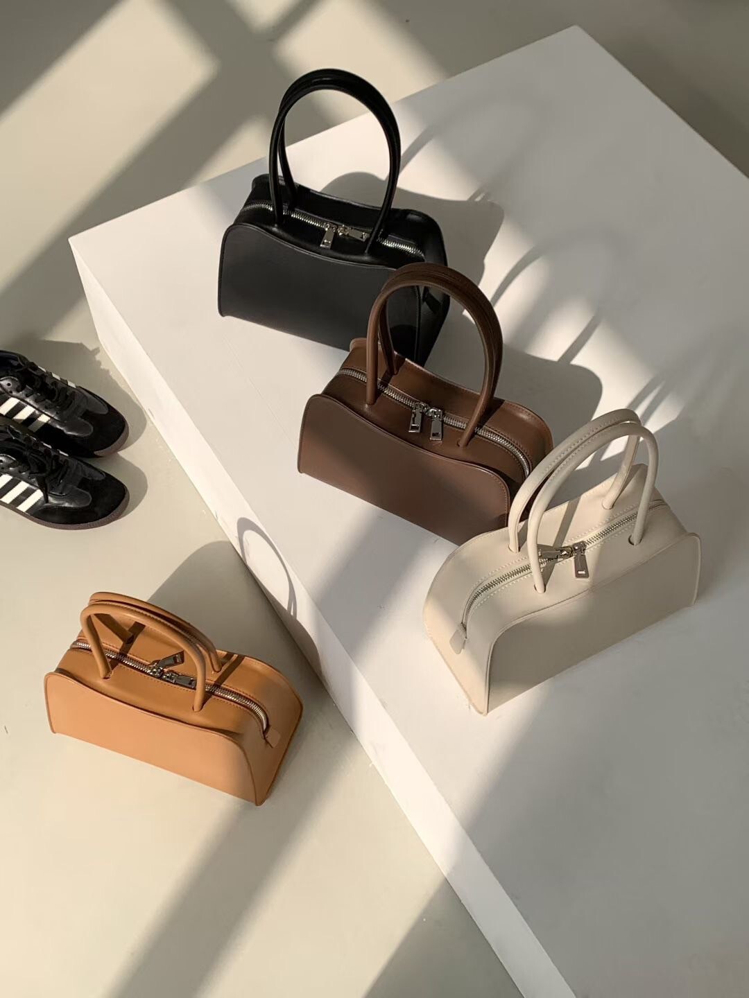 圓弧方塊拉鍊造型肩背法棍包 / 4色