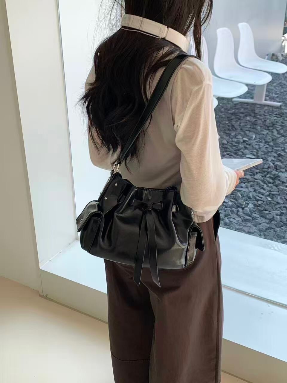 兩側小口袋肩背迷你束口水桶包 / 2色