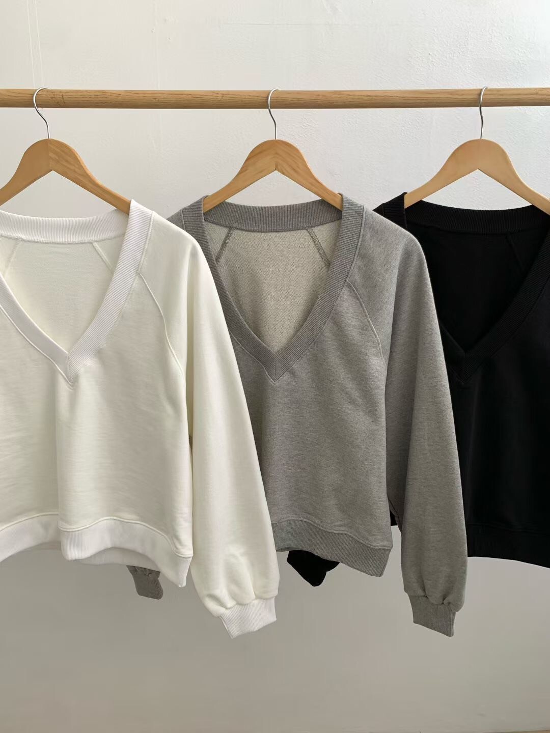 寬鬆慵懶感V領衛衣大學TEE / 3色