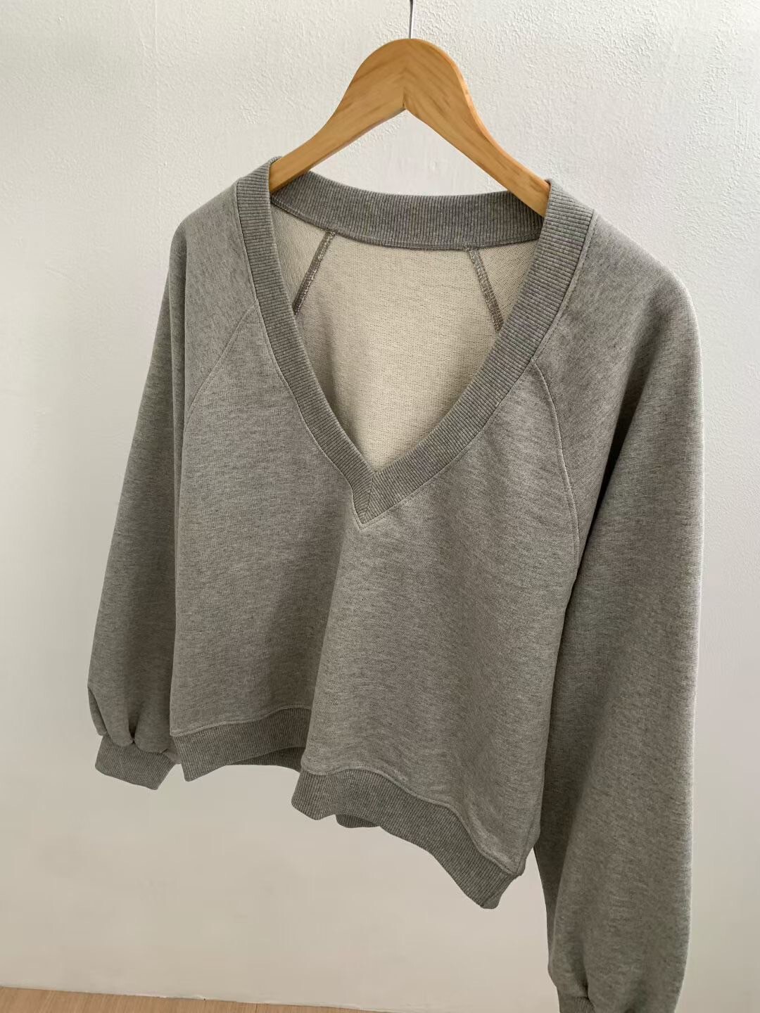 寬鬆慵懶感V領衛衣大學TEE / 3色