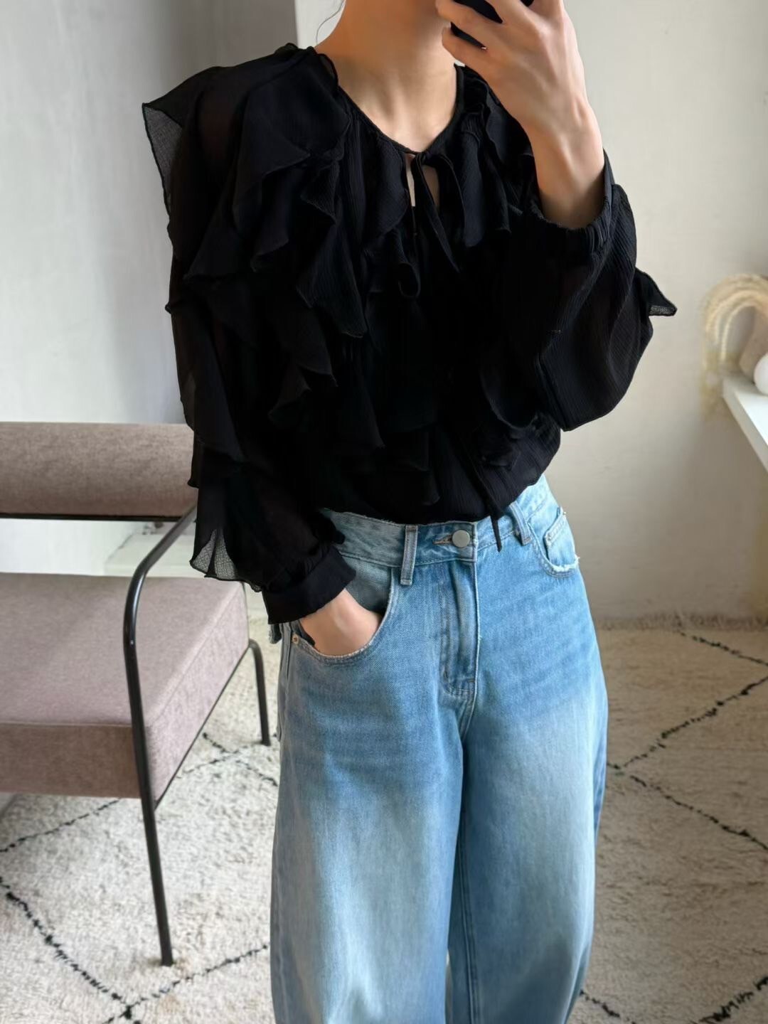 多層次荷葉滾邊造型V領澎澎袖上衣 / 3色