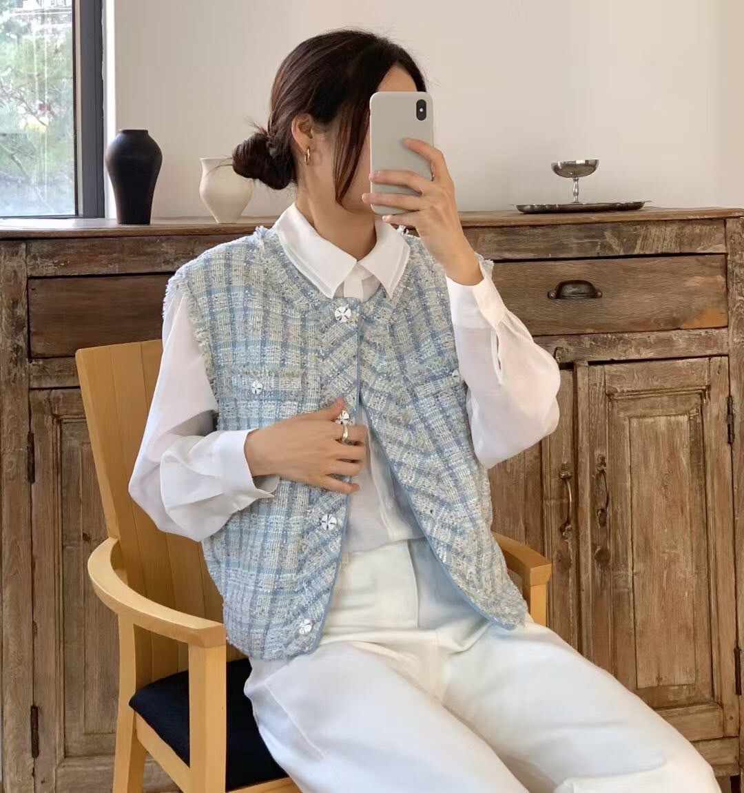 配色小香格紋軟呢排釦造型背心外套 / 3色