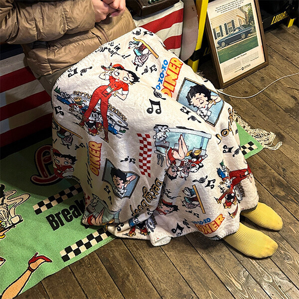 [Betty Boop Street]  黑色膝蓋毯 抓絨