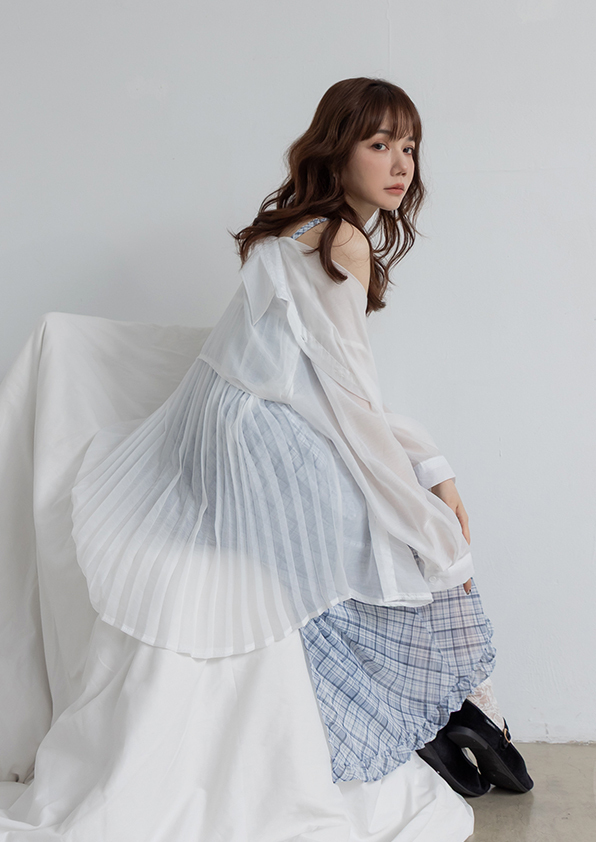 微透肌理後百褶襯衫