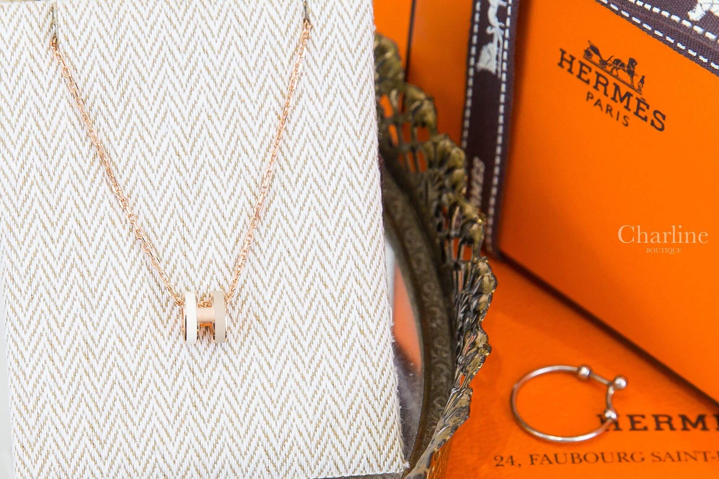 Hermès Mini Pop H Rocabar Pendant 白色/奶茶色迷你珐瑯鍍玫瑰金色簍空橢圓項鍊