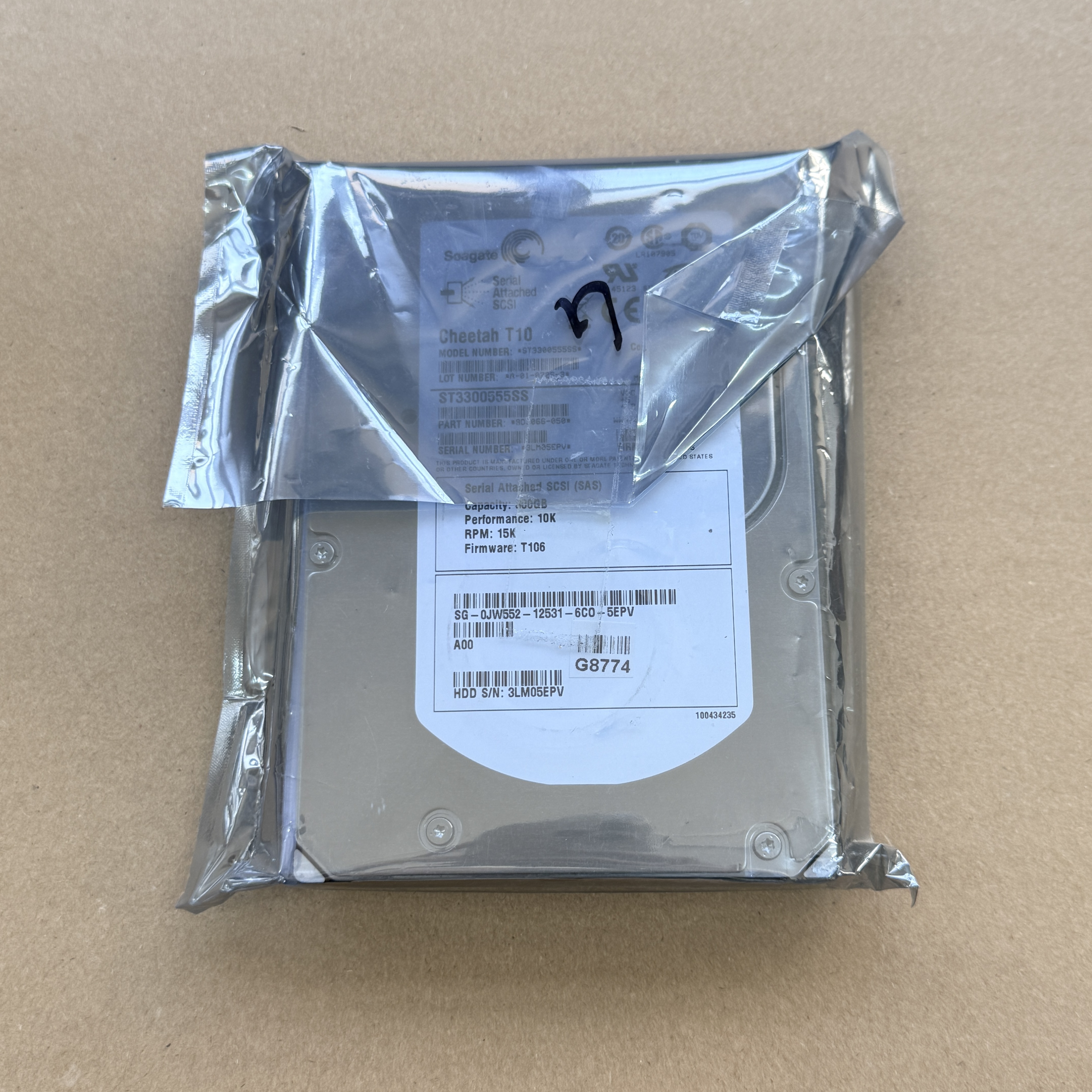 G8774 DELL 3.5" 300GB 10K RPM SAS HDD = JW552 / HT954 (翻新)