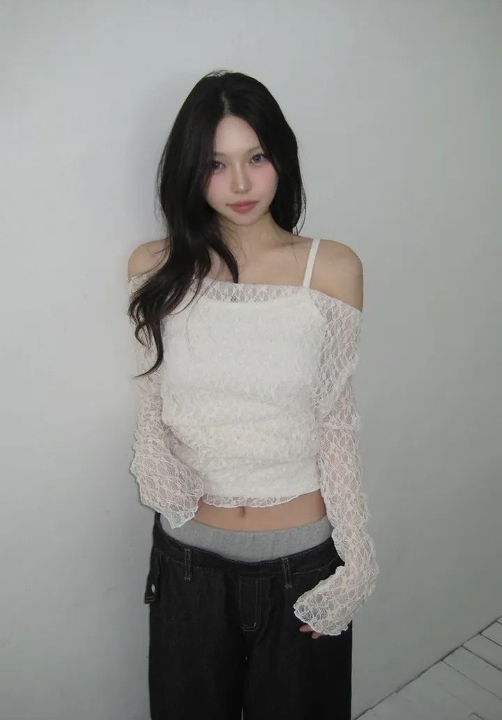 【優惠預訂】韓國蕾絲一字肩套裝（3色）