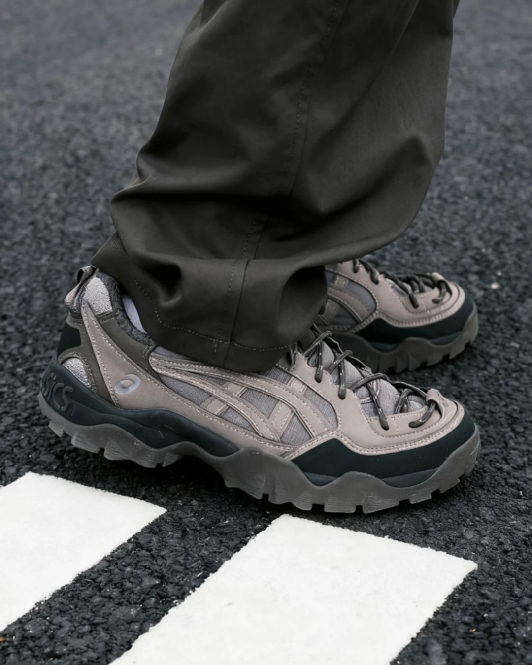 "代購" ASICS GEL-PICKAX 登山 戶外 運動 功能鞋 火山灰 1203A746-020