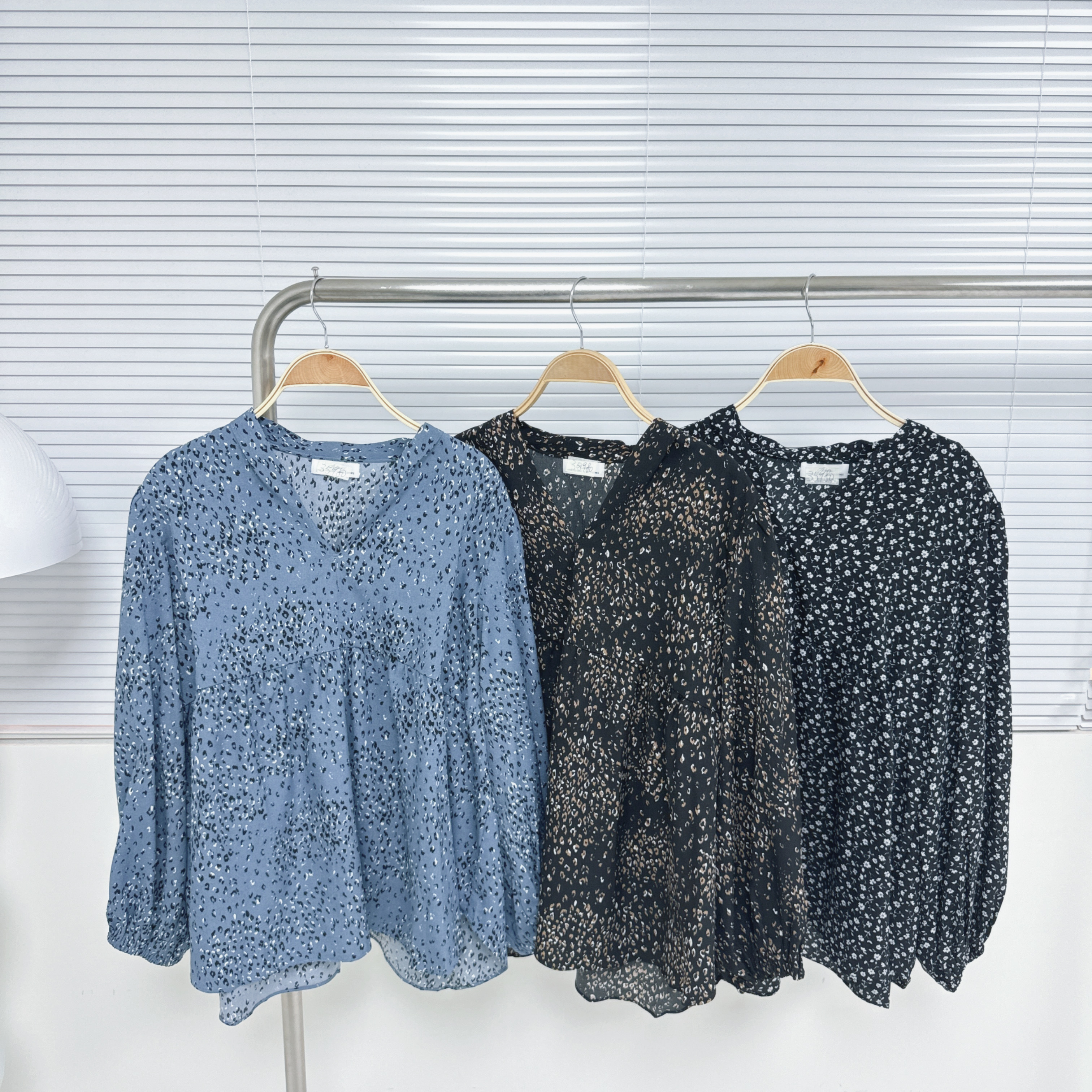 【廠家制】碎花V領長袖TOP