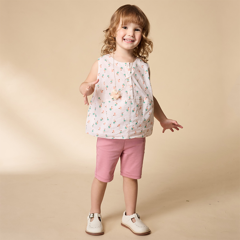 PIPPY 俏皮印花+小鳥別針下擺氣球抽縐無袖圓領上衣 米白