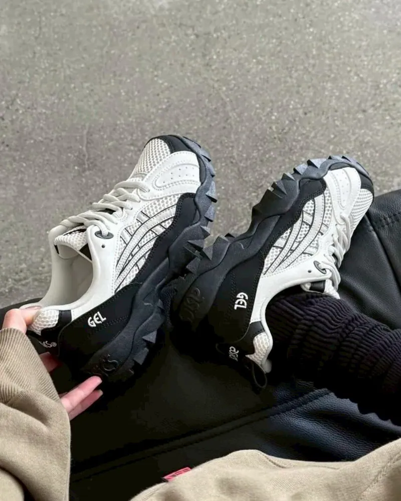 代購-ASICS GEL-TRUCK 米白黑網面拼接 復古運動鞋 1203A714-020