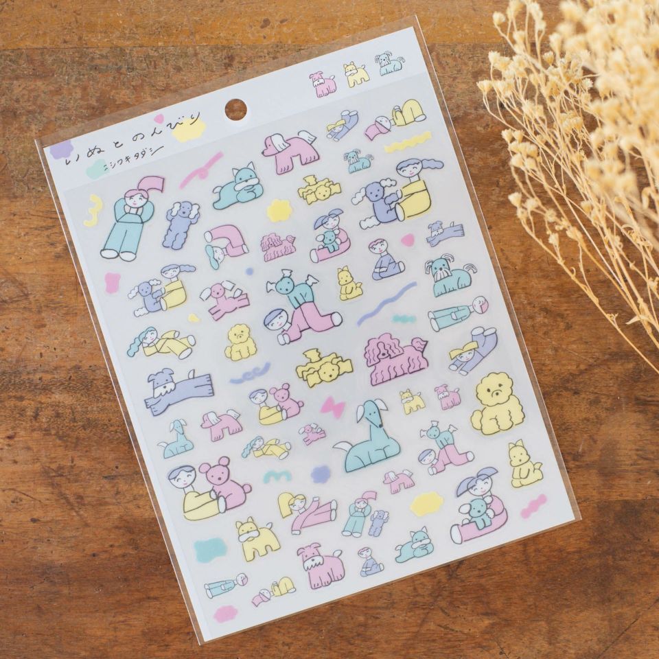 cozyca products | ニシワキタダシ「與狗一起慵懶」透明貼紙| 表現社 JAPAN