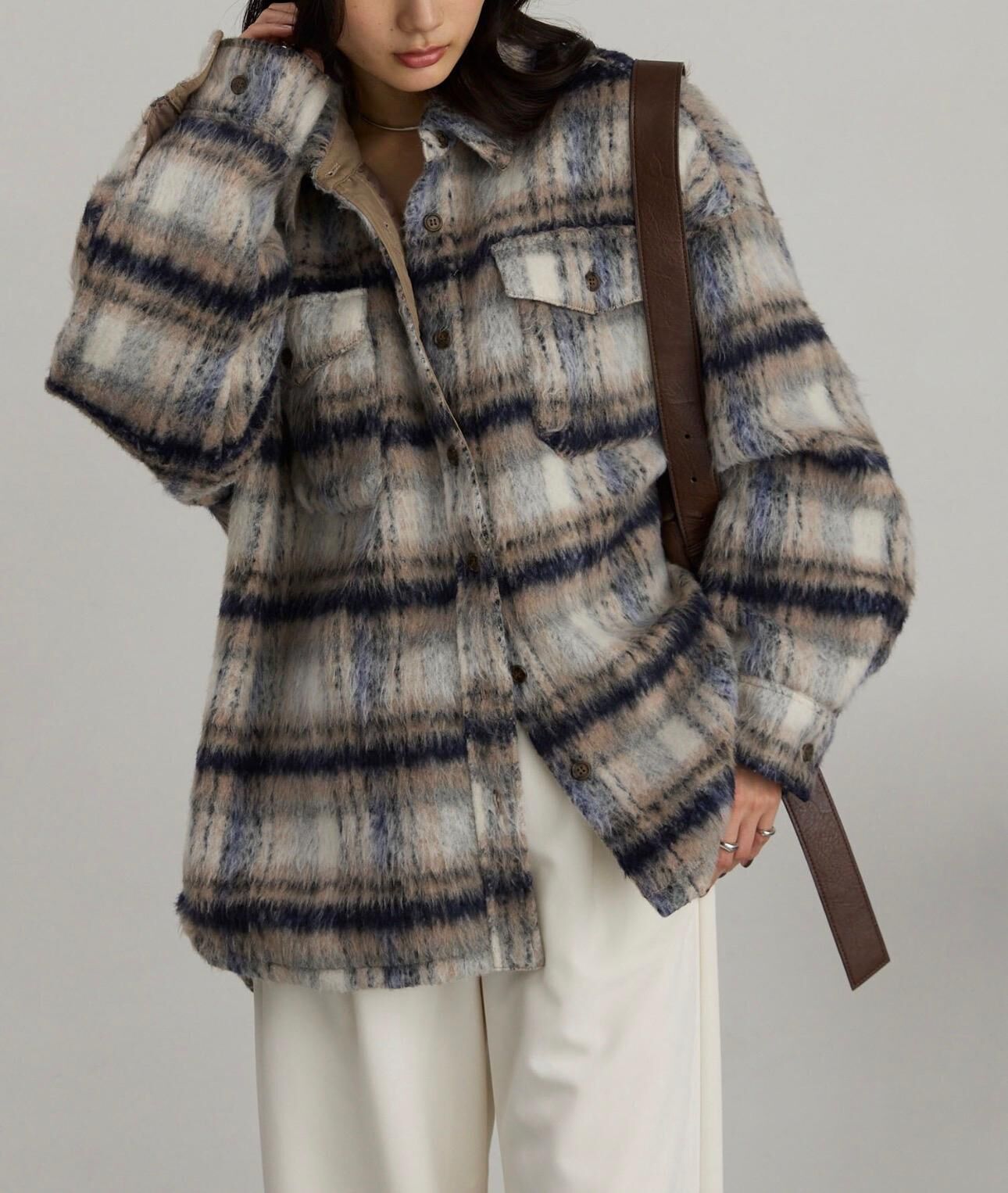 【預購】JN022507 MONO-MART 長毛絨格紋落肩襯衫外套