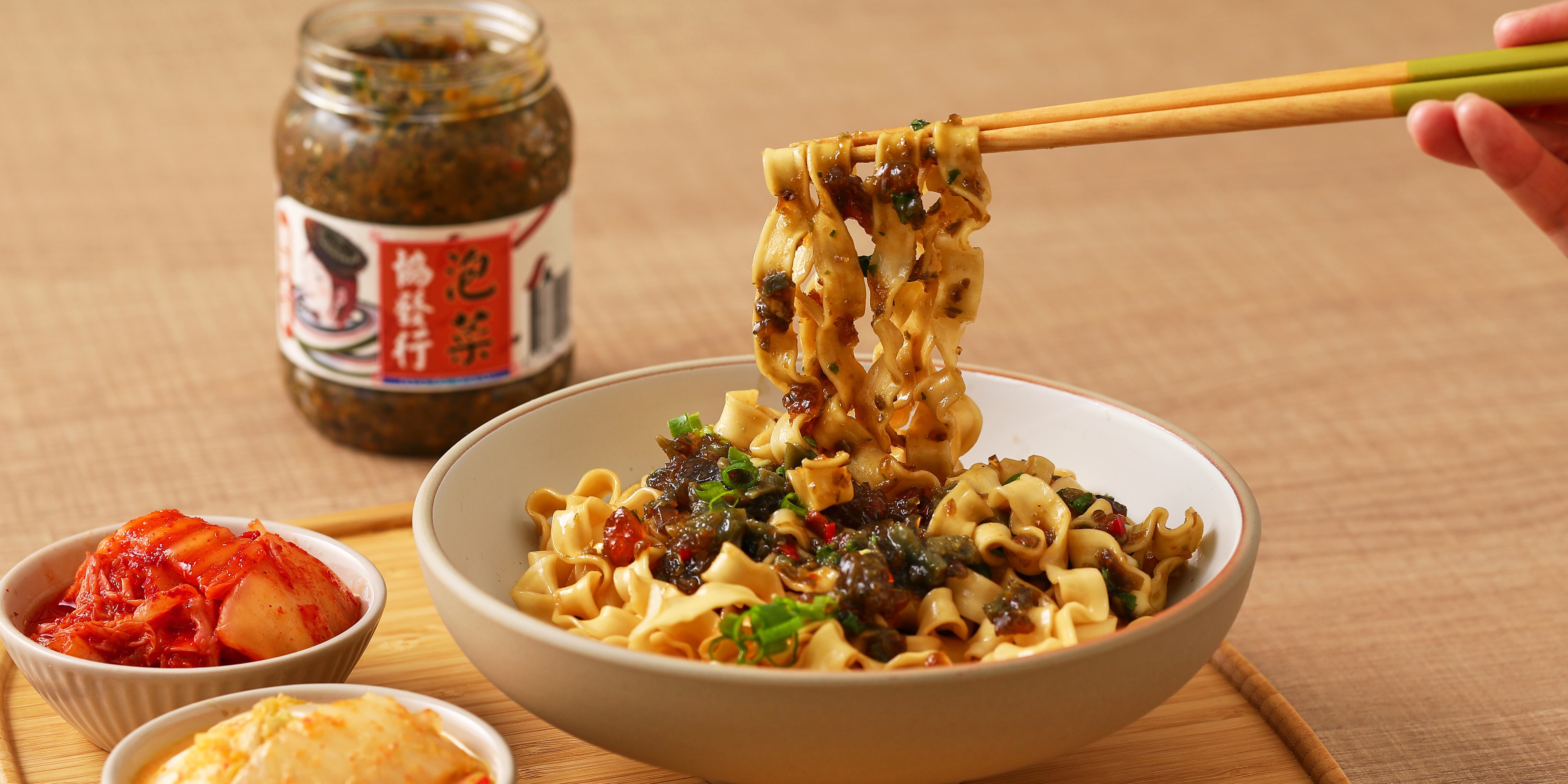 協發行催淚皮蛋辣椒拌麵教學-5分鐘快速上桌晚餐-懶人料理推薦