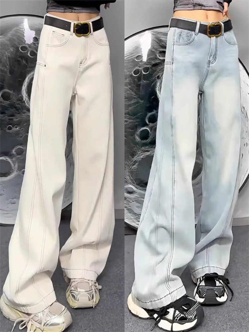 Sophisticated Straight-Leg Denim Pants for Pear-Shaped Figures