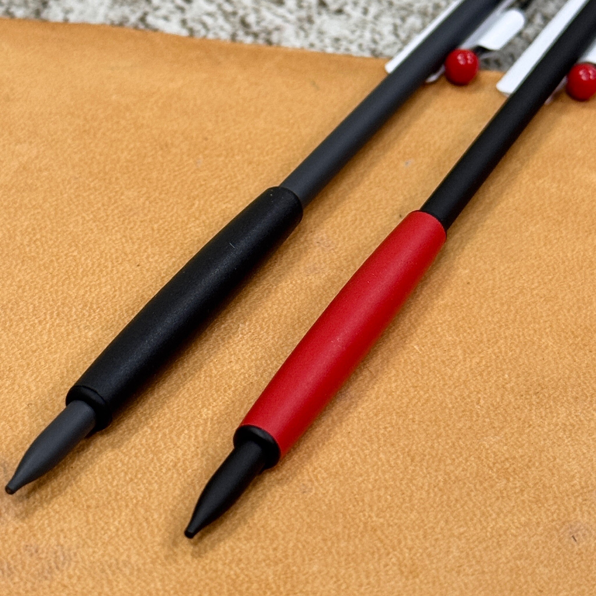 TOMBOW 蜻蜓  Zoom707 手帳式霧黑自動鉛筆 紅點