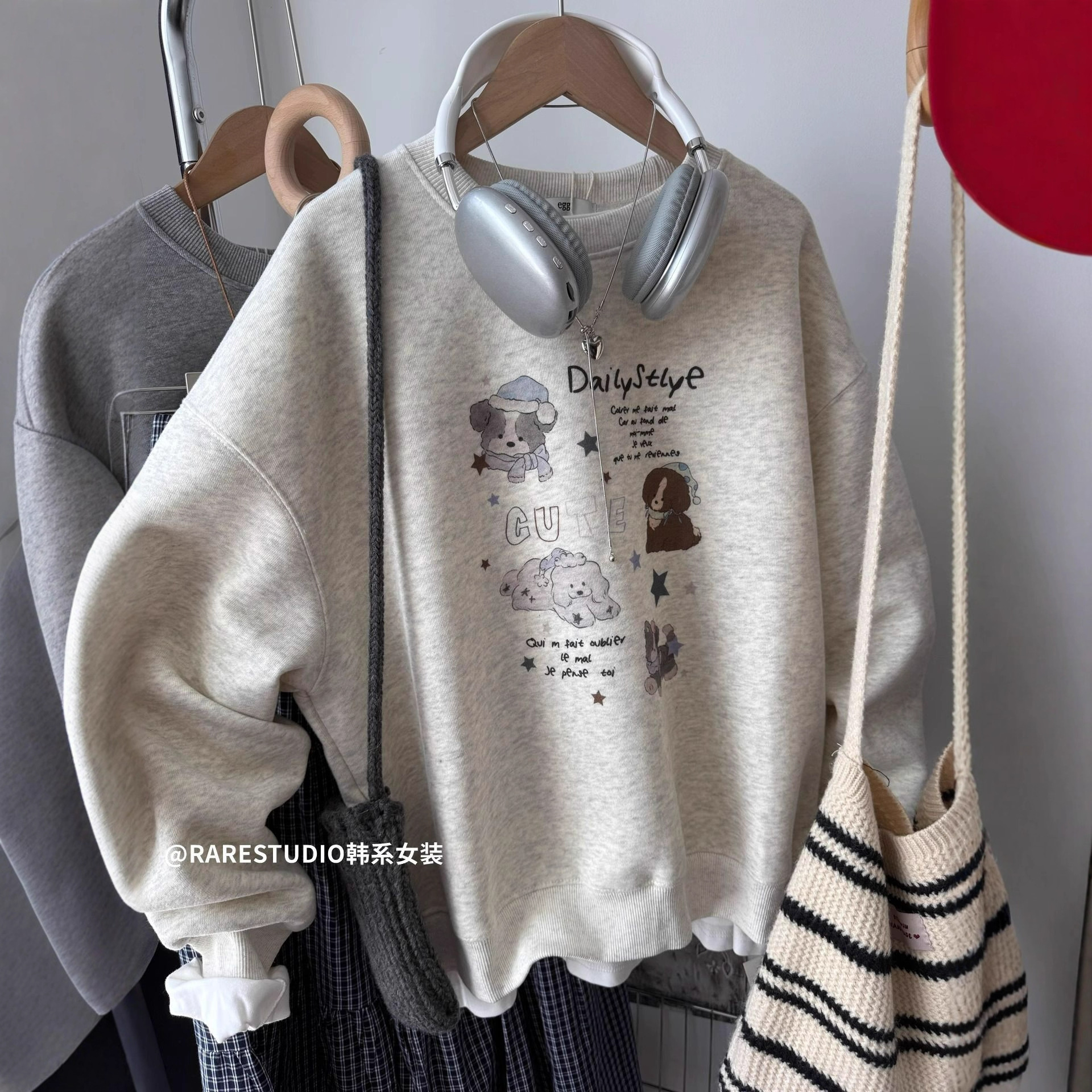 Korean-Style Star & Puppy Lightweight Loose Crewneck Sweatshirt