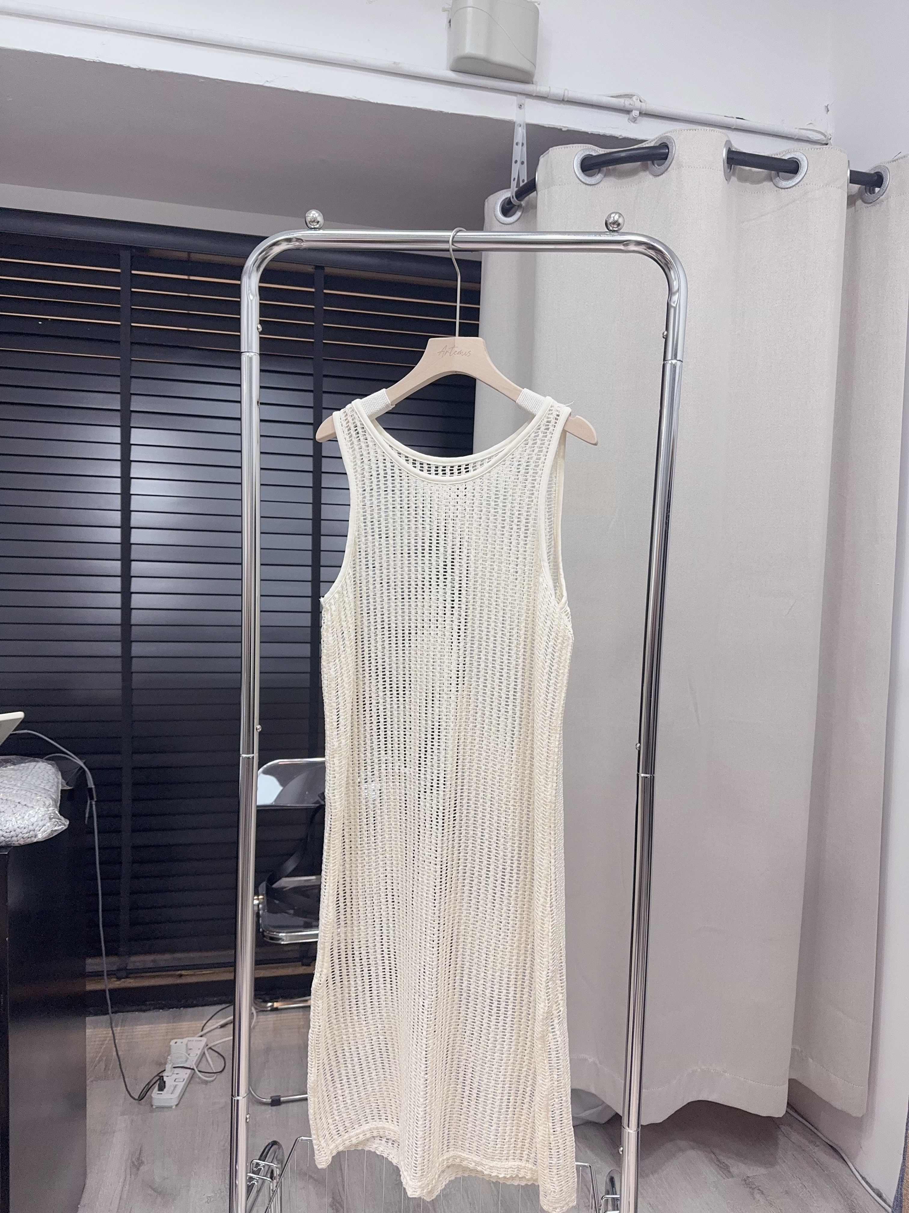 米白色網網長裙