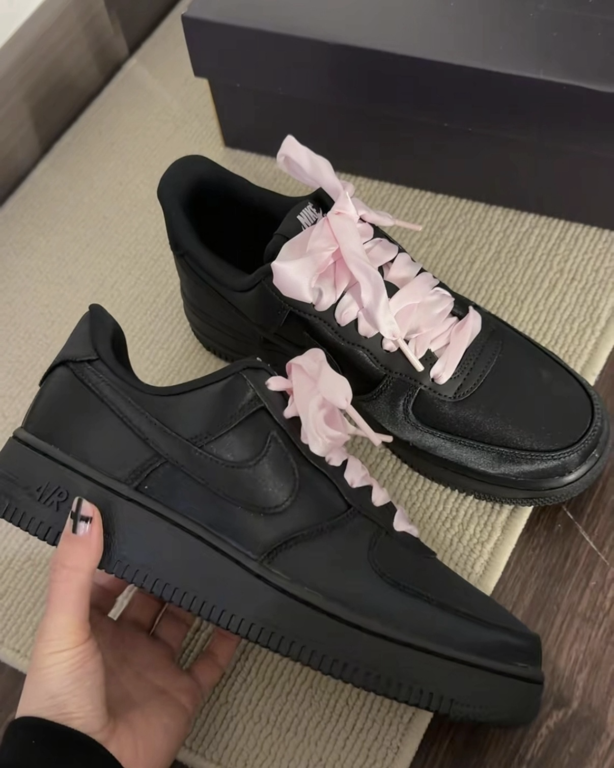 Nike Air Force 1 Low "Black Satin" 黑粉 全黑 緞帶 緞面 絲綢 JISOO同款 休閒鞋 女鞋