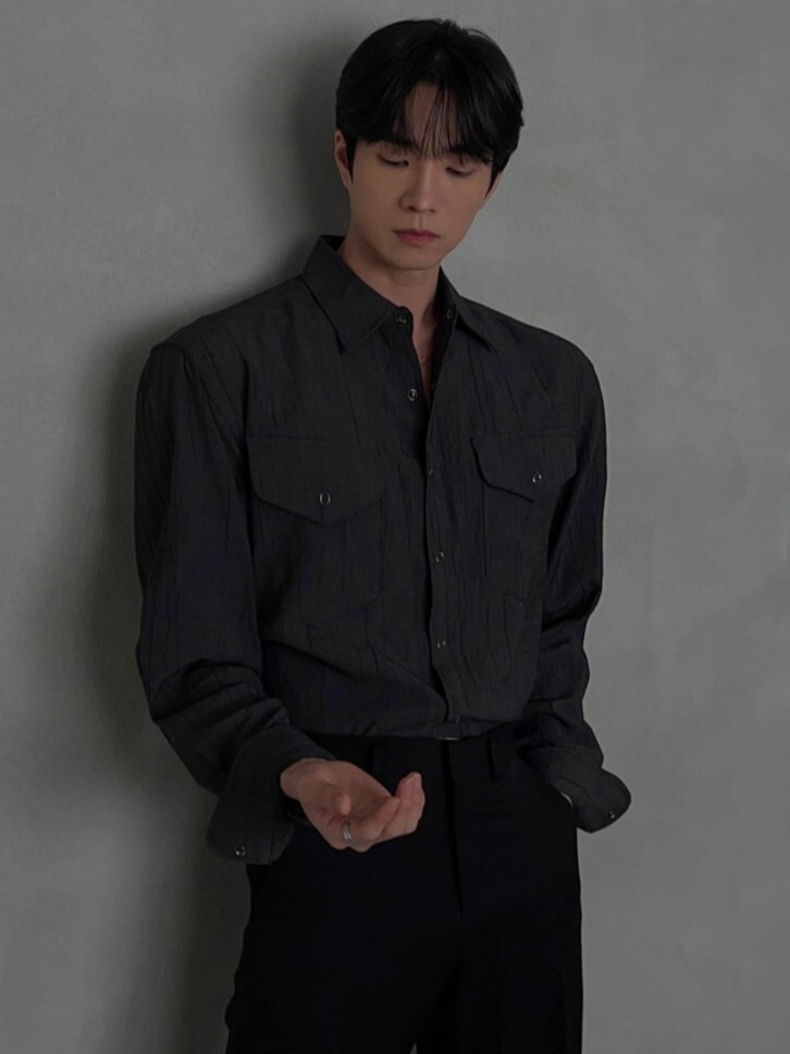 Epple 褶皺雙口袋襯衫