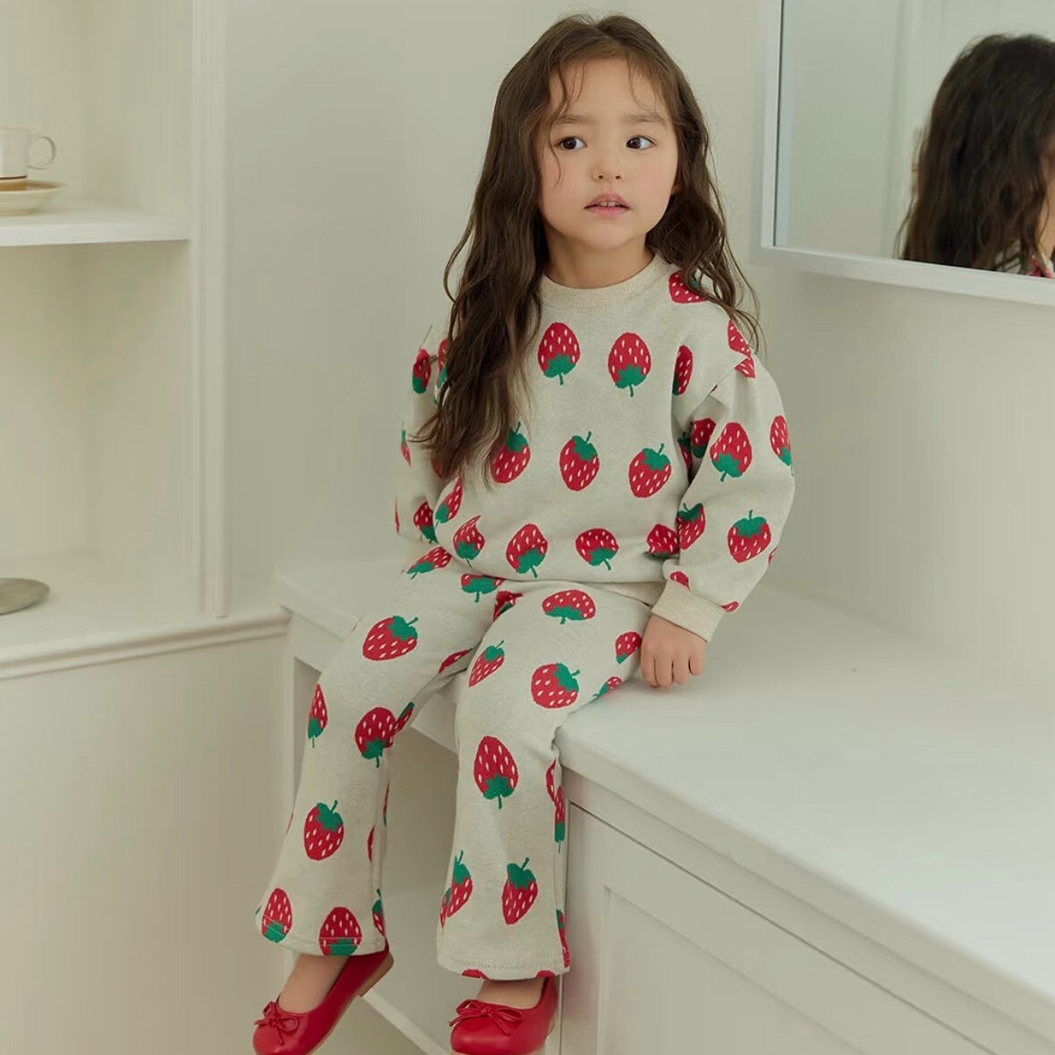 90-150 DB 滿版草莓喇叭褲套裝 2色