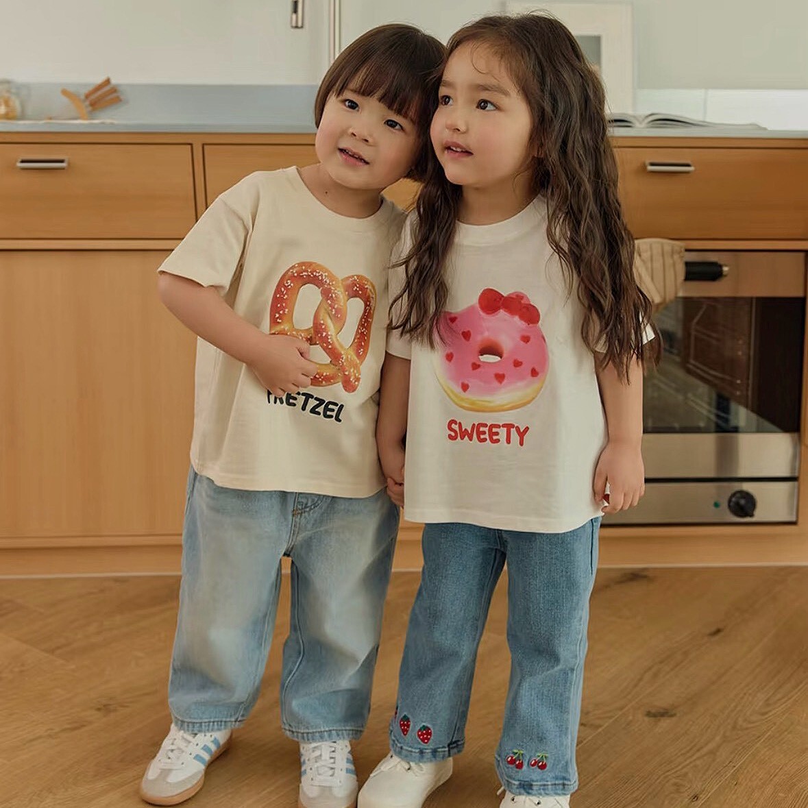 90-150 DB 水果刺繡牛仔喇叭褲