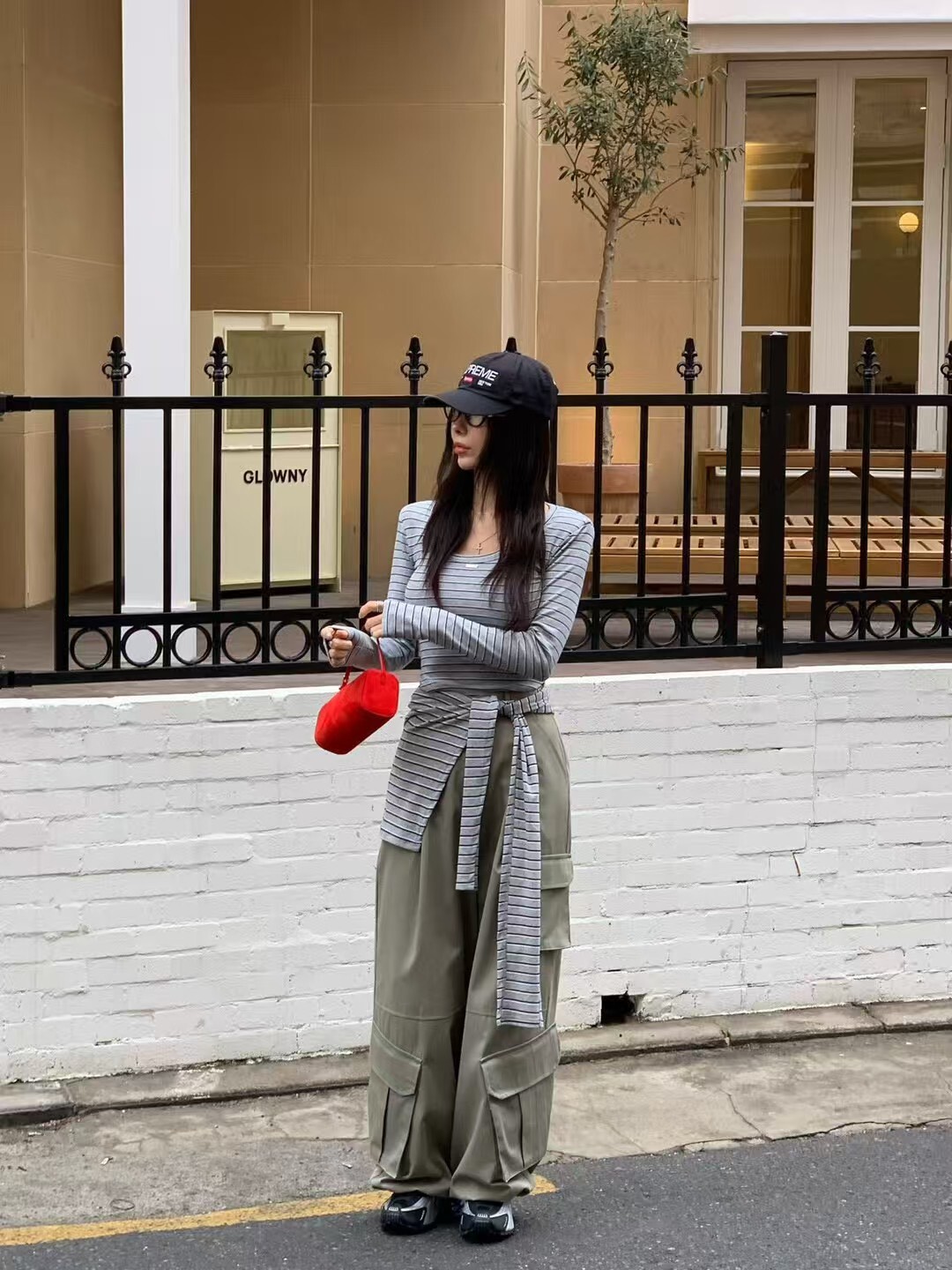 口袋寬管休閒長褲