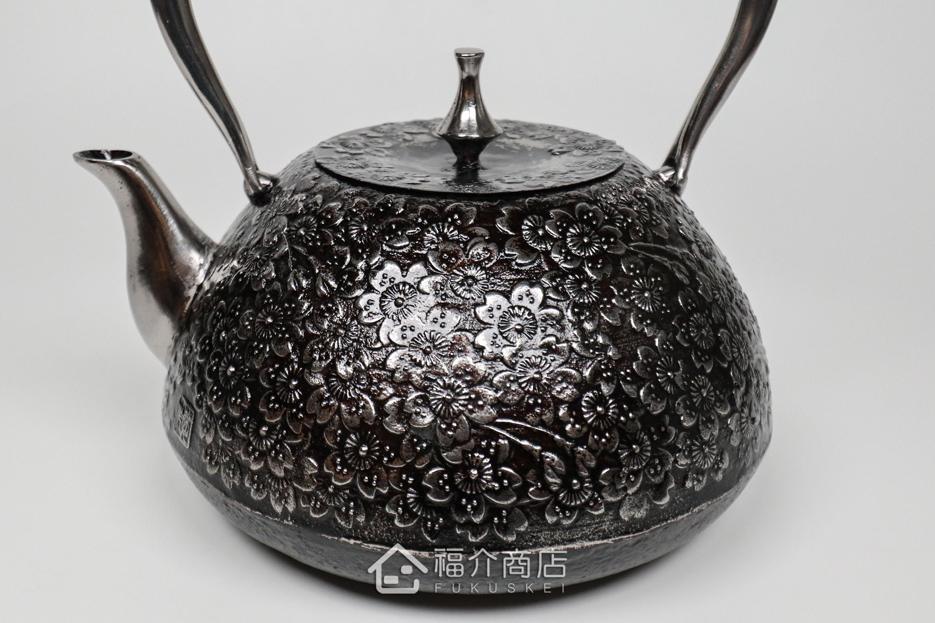煮水泡茶用的櫻花造型大容量2L砂鐵壺