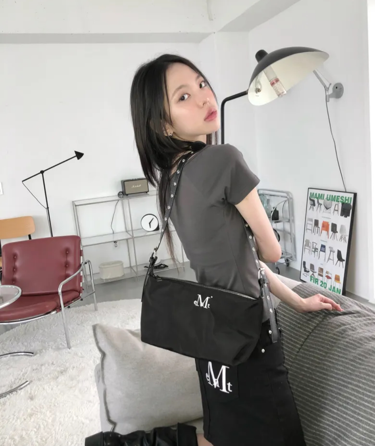 韓國🇰🇷連線 MUCENT 刺繡小Logo打孔背帶斜跨包 手提包 肩背包 黑色 (任買兩件7-11免運)/預購