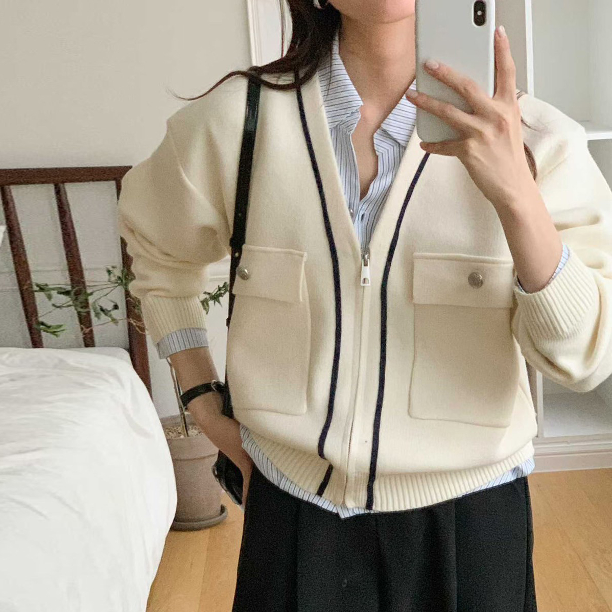 配色線條翻蓋雙口袋排釦V領外套 / 3色