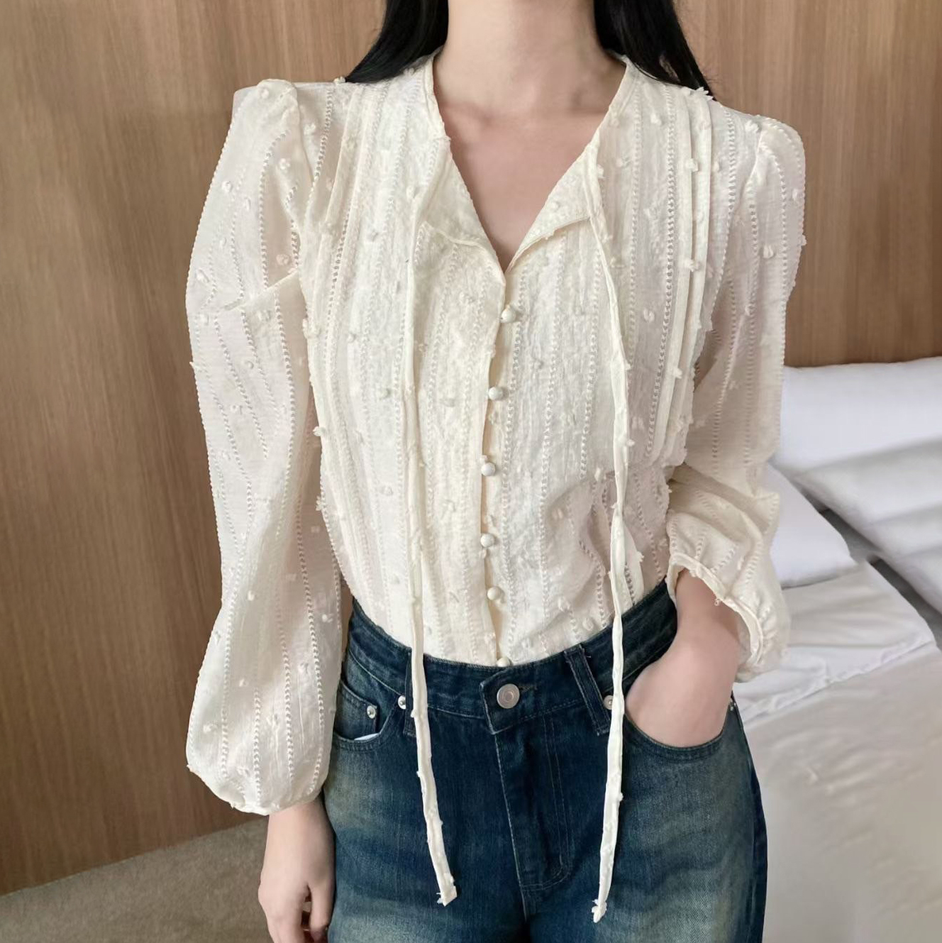 立體球球蕾絲織紋感排釦織帶上衣 / 3色