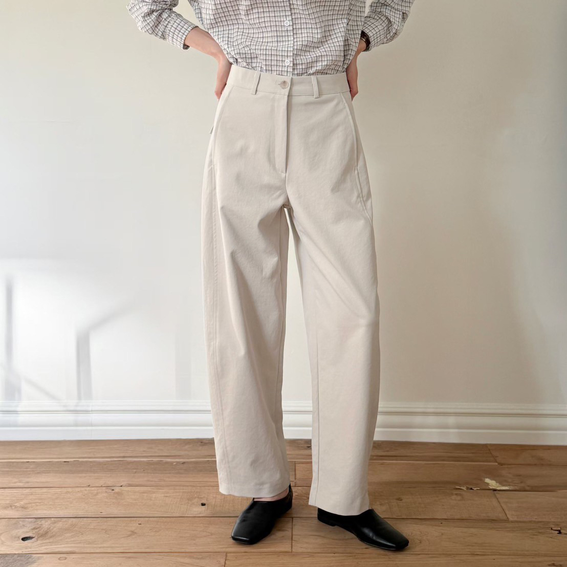 後翻蓋雙口袋造型時髦彎刀褲-S-L / 3色