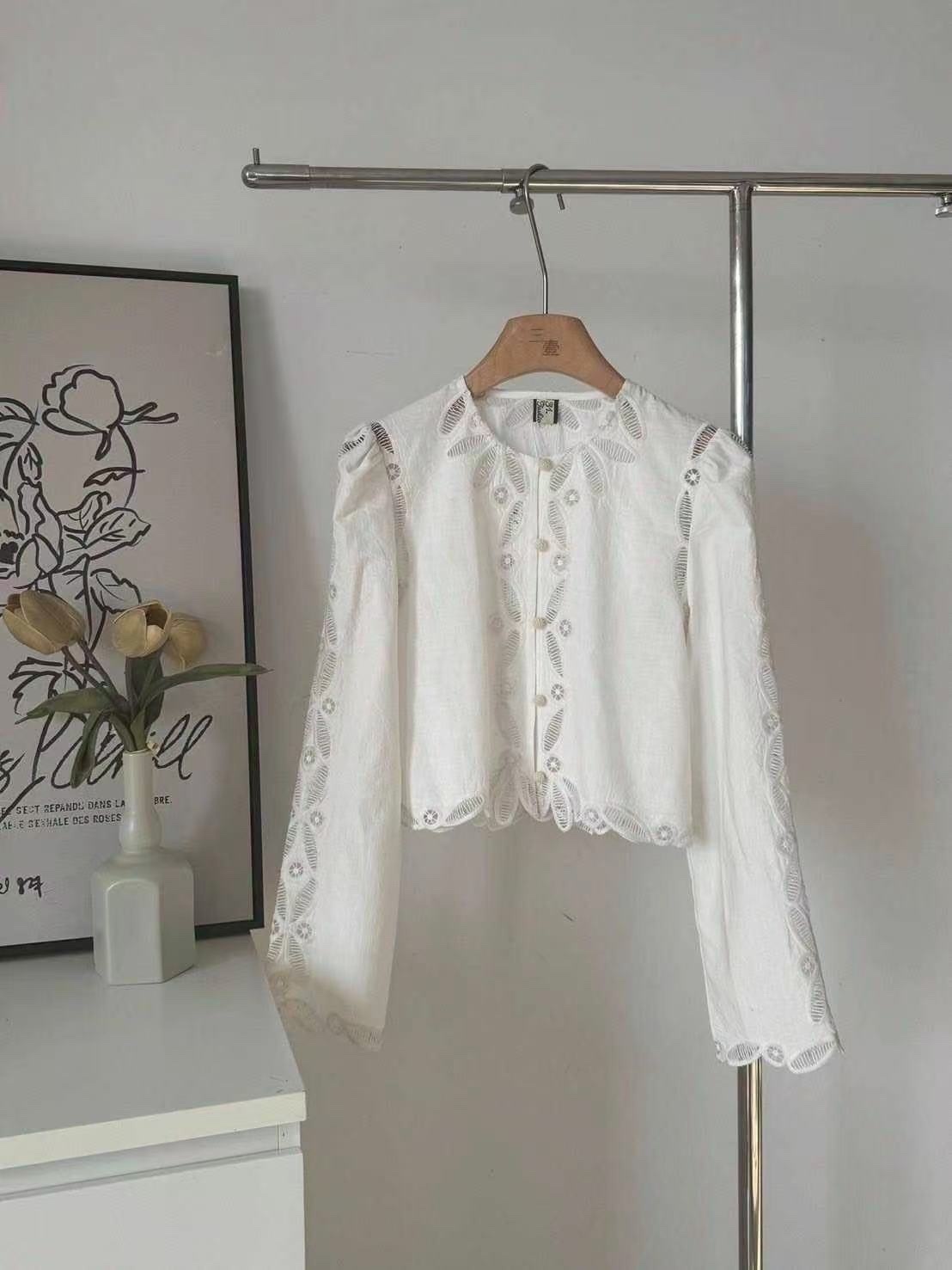 755 唯美簍空雕花襯衫